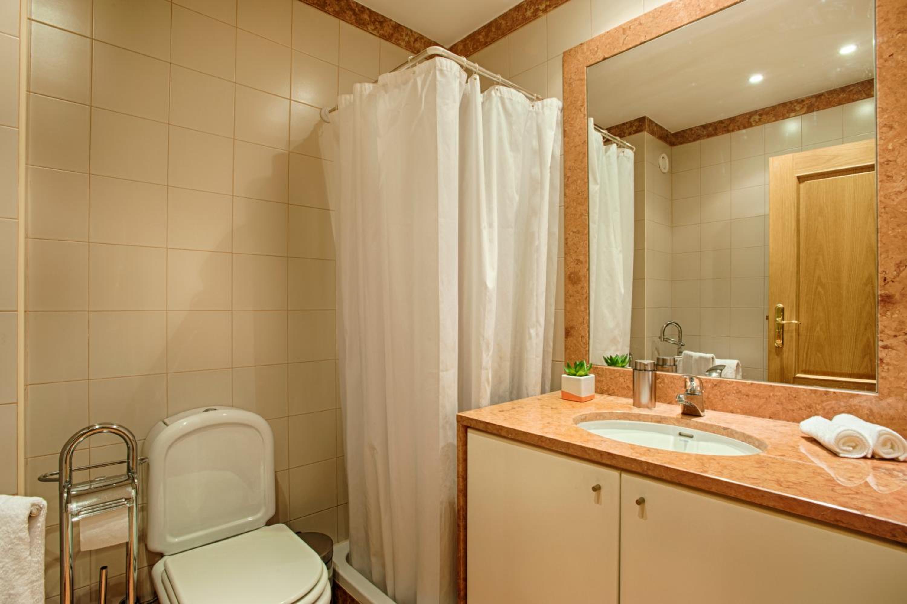 BmyGuest - Arroios Lisbon Apartment view 3
