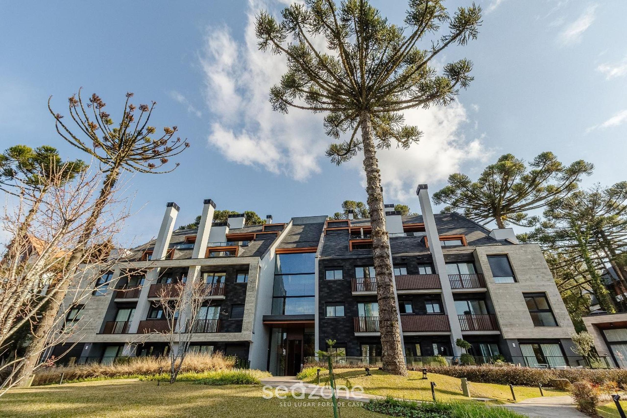 Apt with balcony in the heart of Gramado - MLU0306