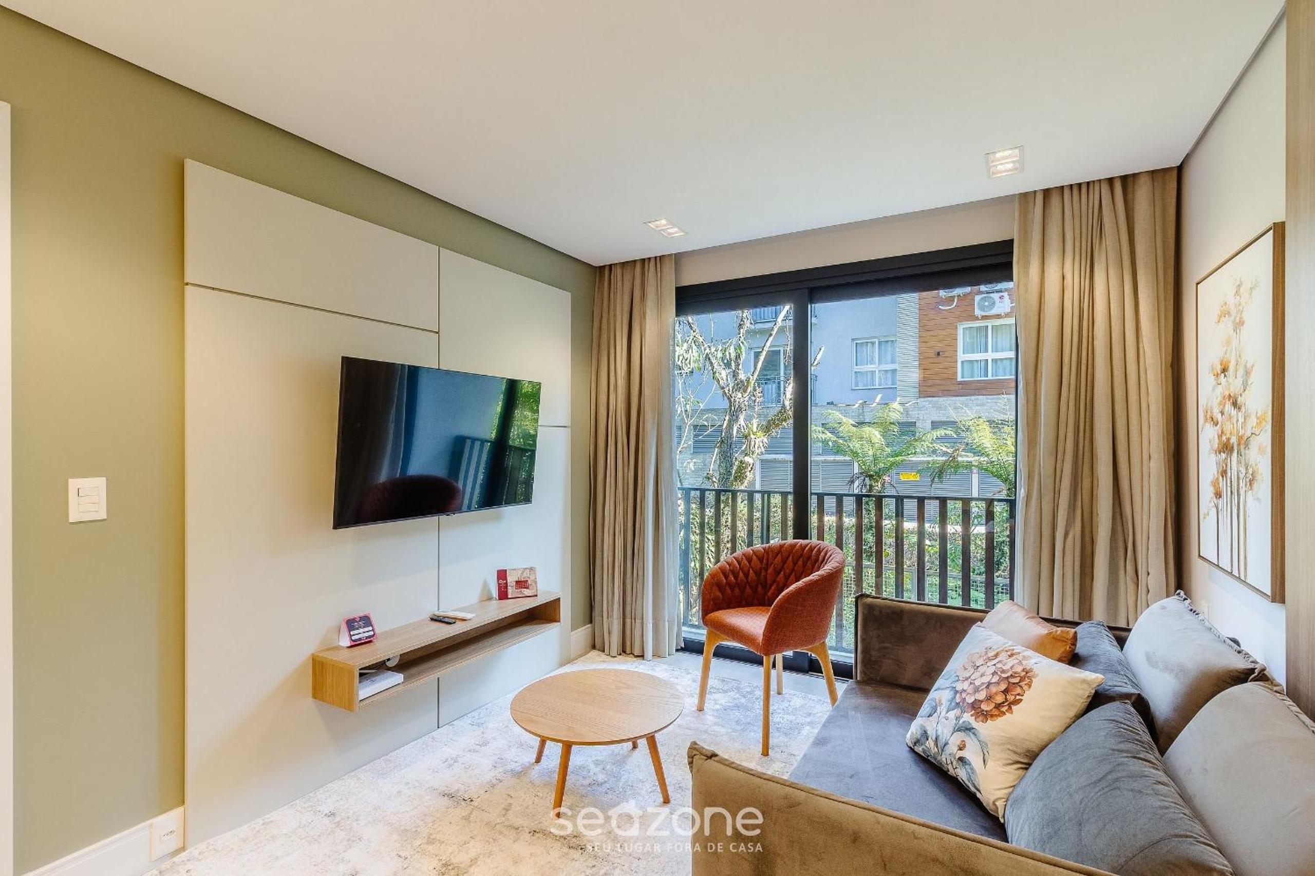 Apt with balcony in the heart of Gramado - MLU0306