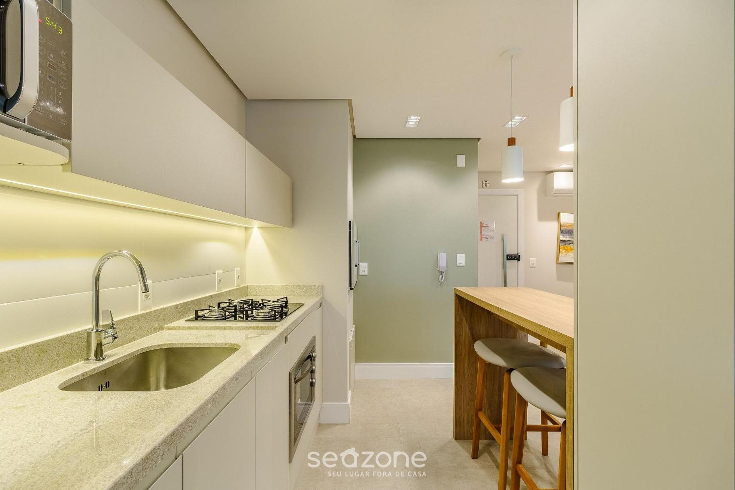 Apt with balcony in the heart of Gramado - MLU0306