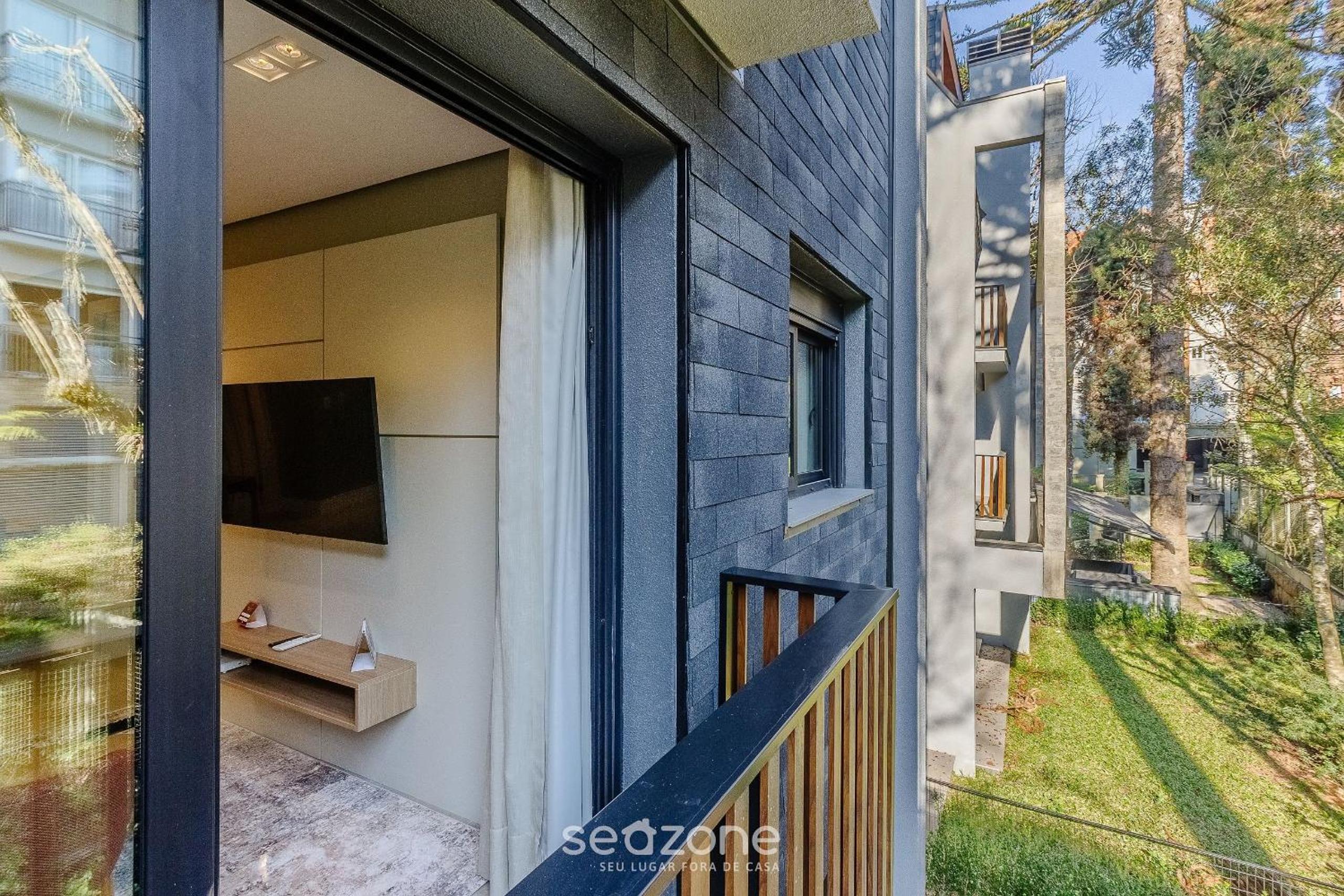Apt with balcony in the heart of Gramado - MLU0306