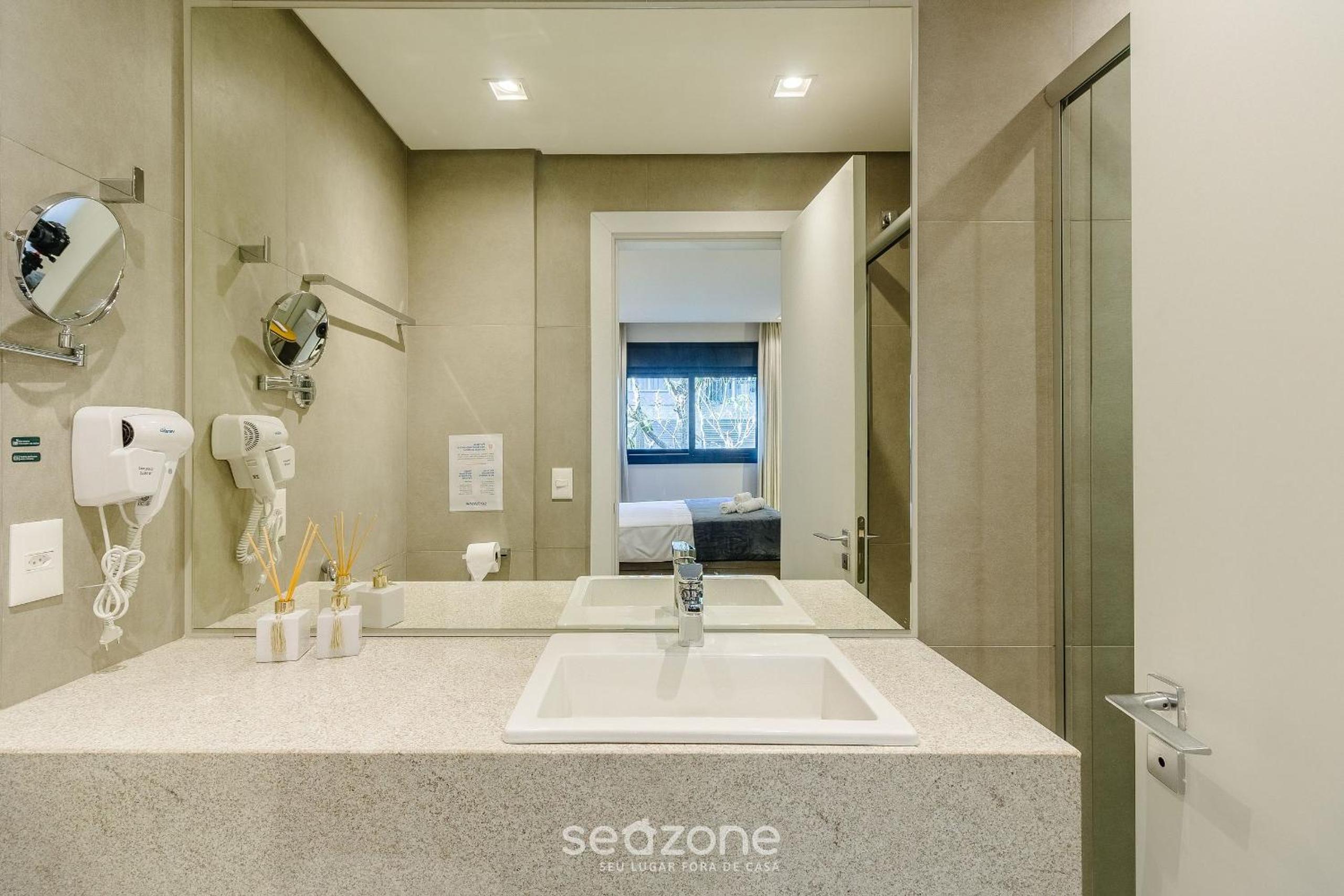Apt with balcony in the heart of Gramado - MLU0306