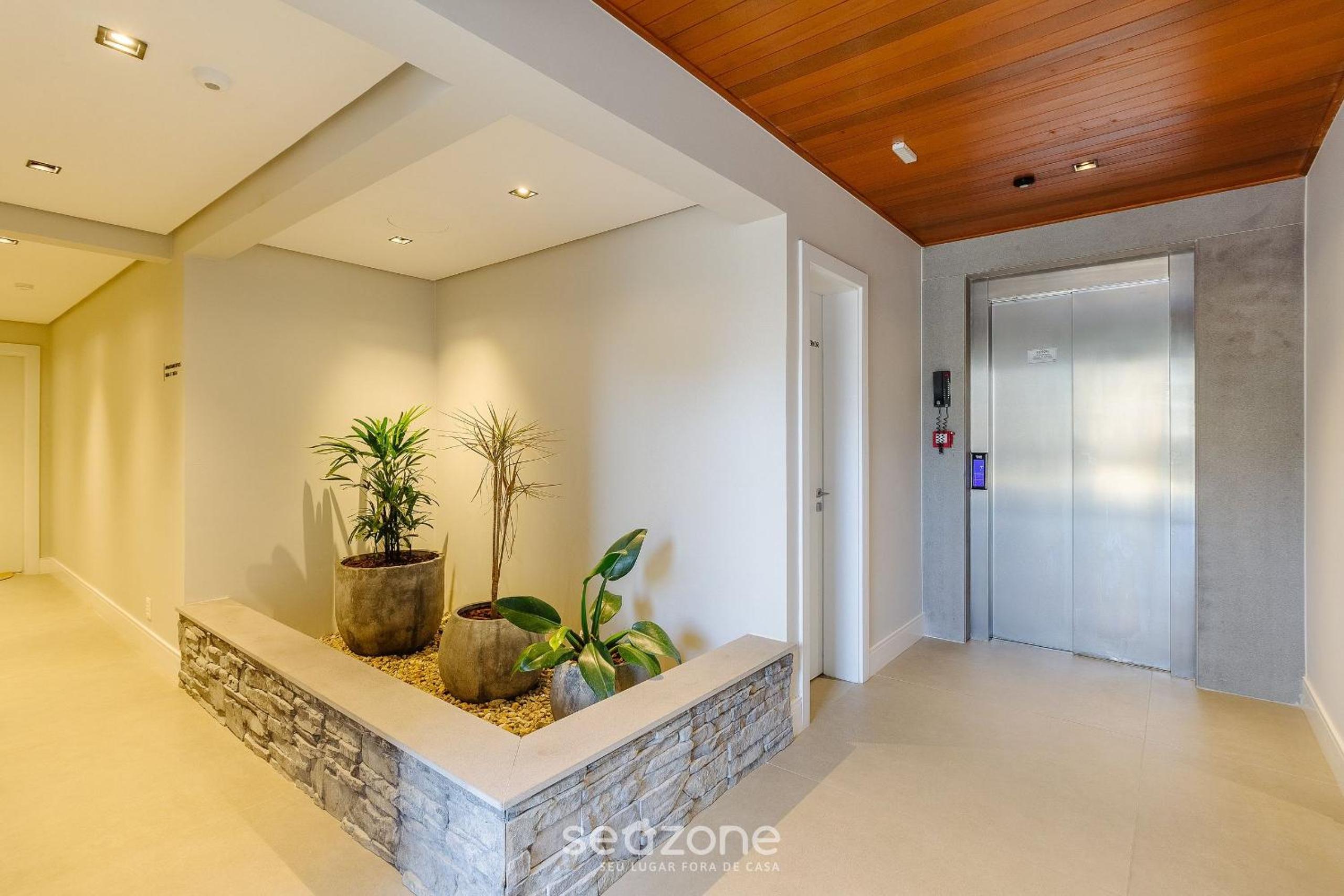 Apt with balcony in the heart of Gramado - MLU0306