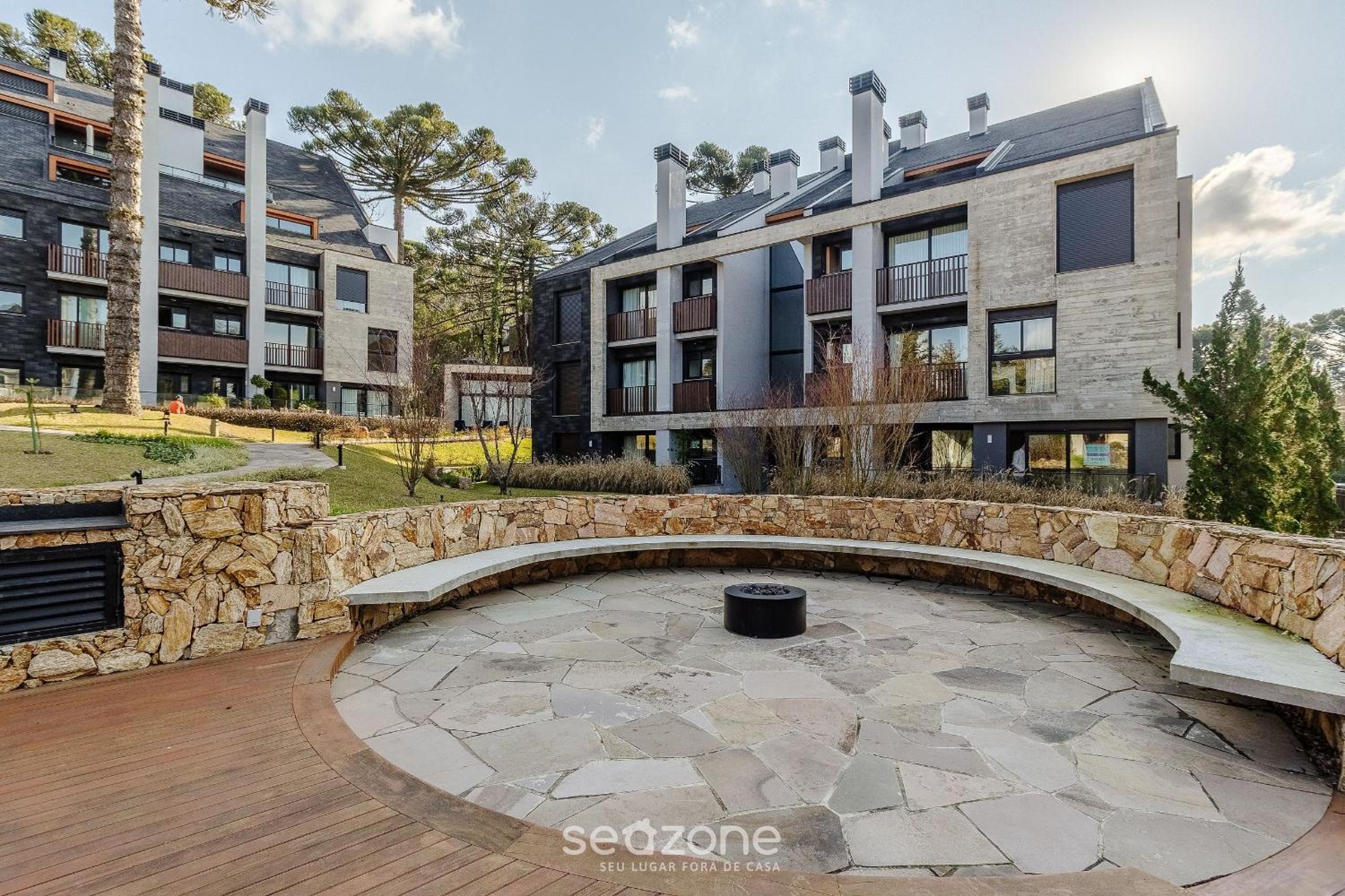 Apt with balcony in the heart of Gramado - MLU0306