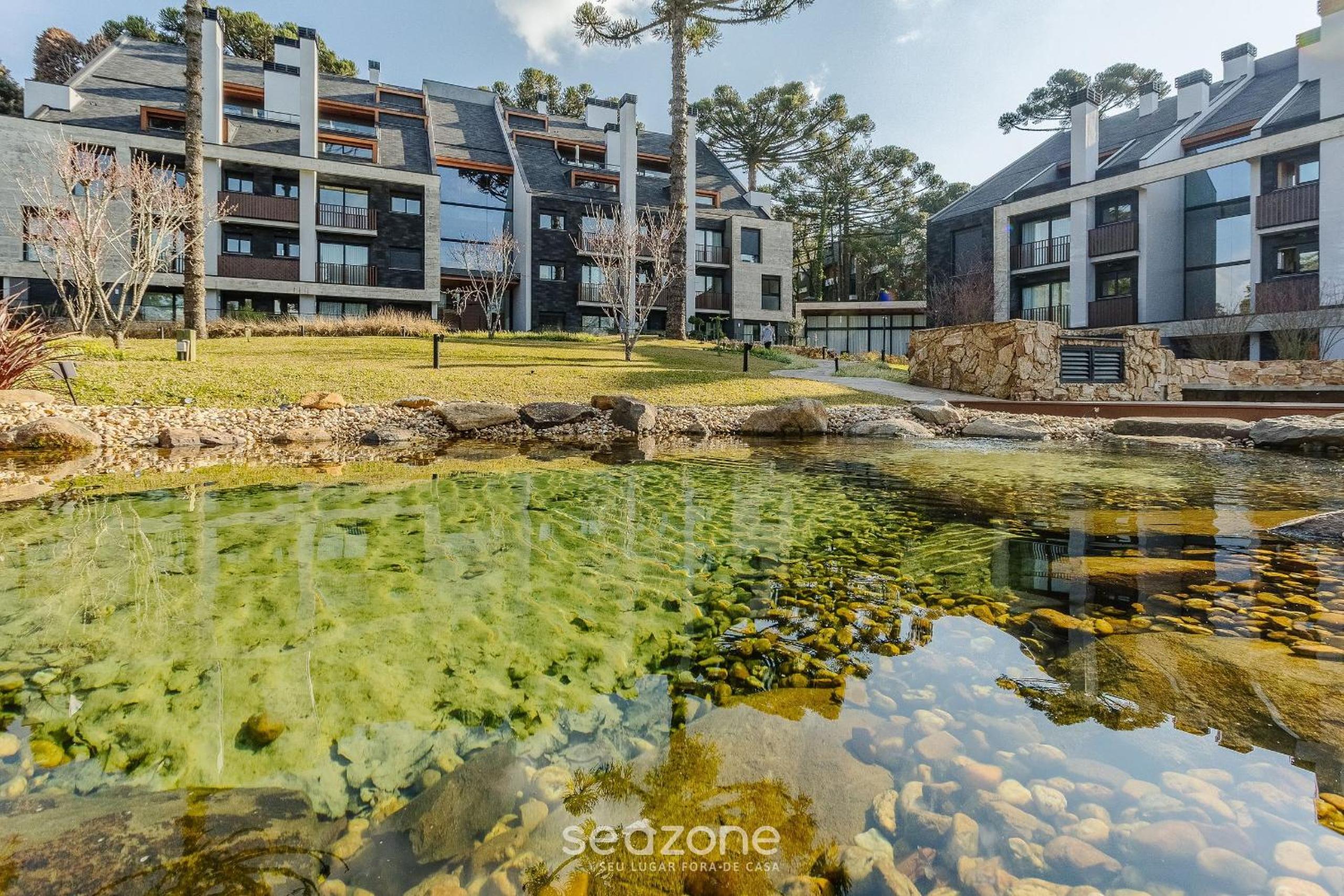 Apt with balcony in the heart of Gramado - MLU0306