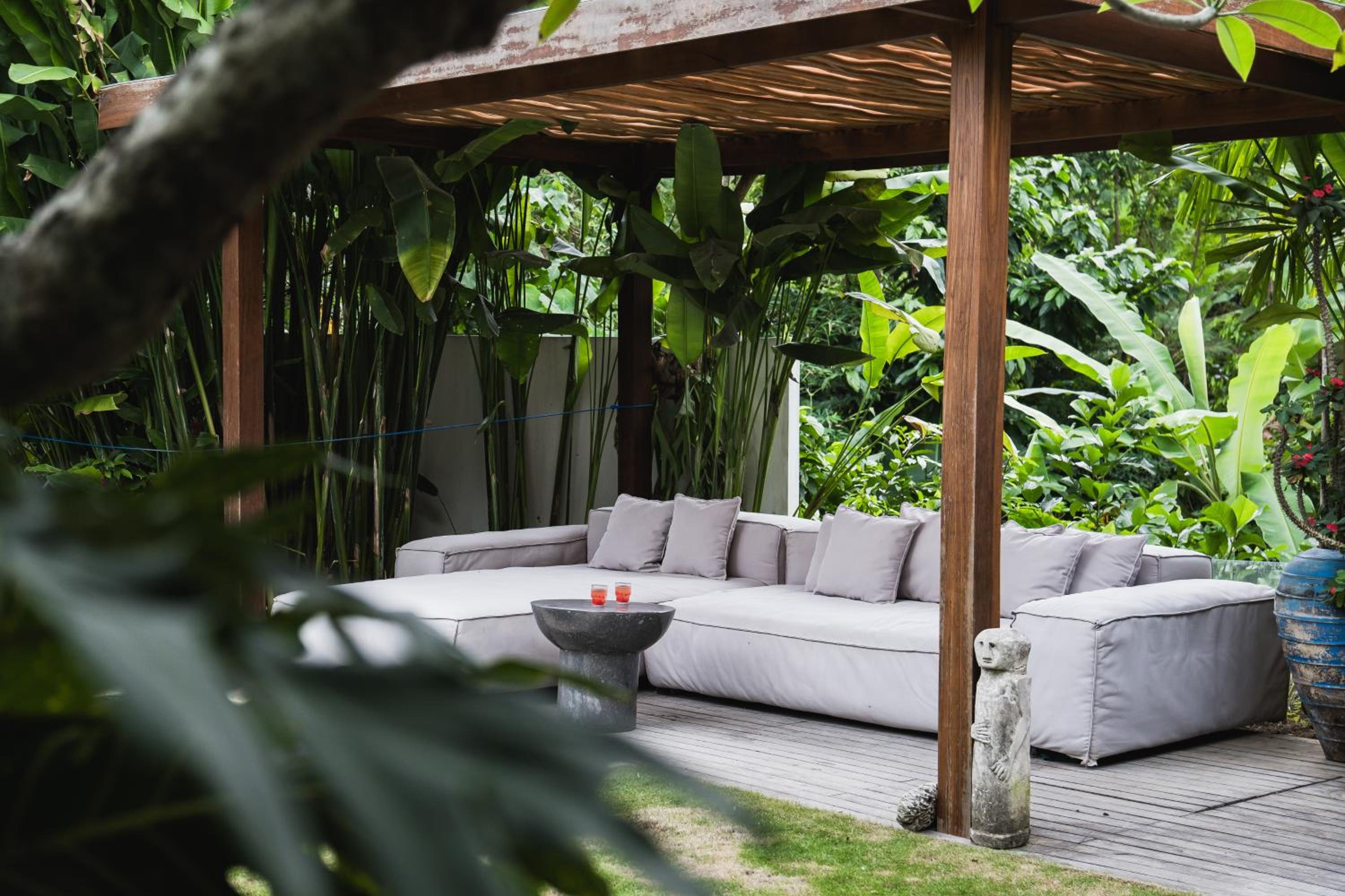 5BR Designer Villa with BBQ & Private Pool in Canggu