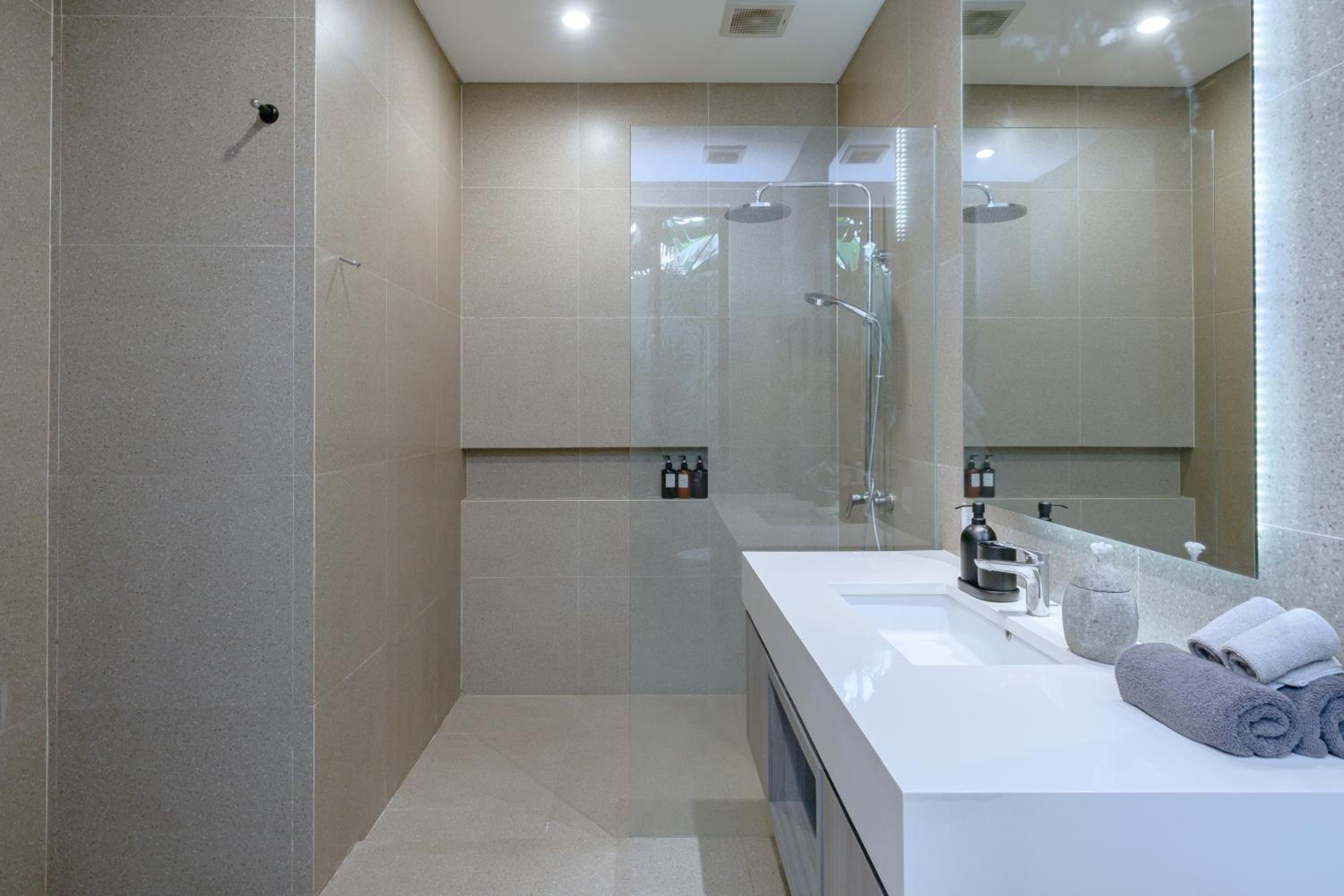 5BR Designer Villa with BBQ & Private Pool in Canggu