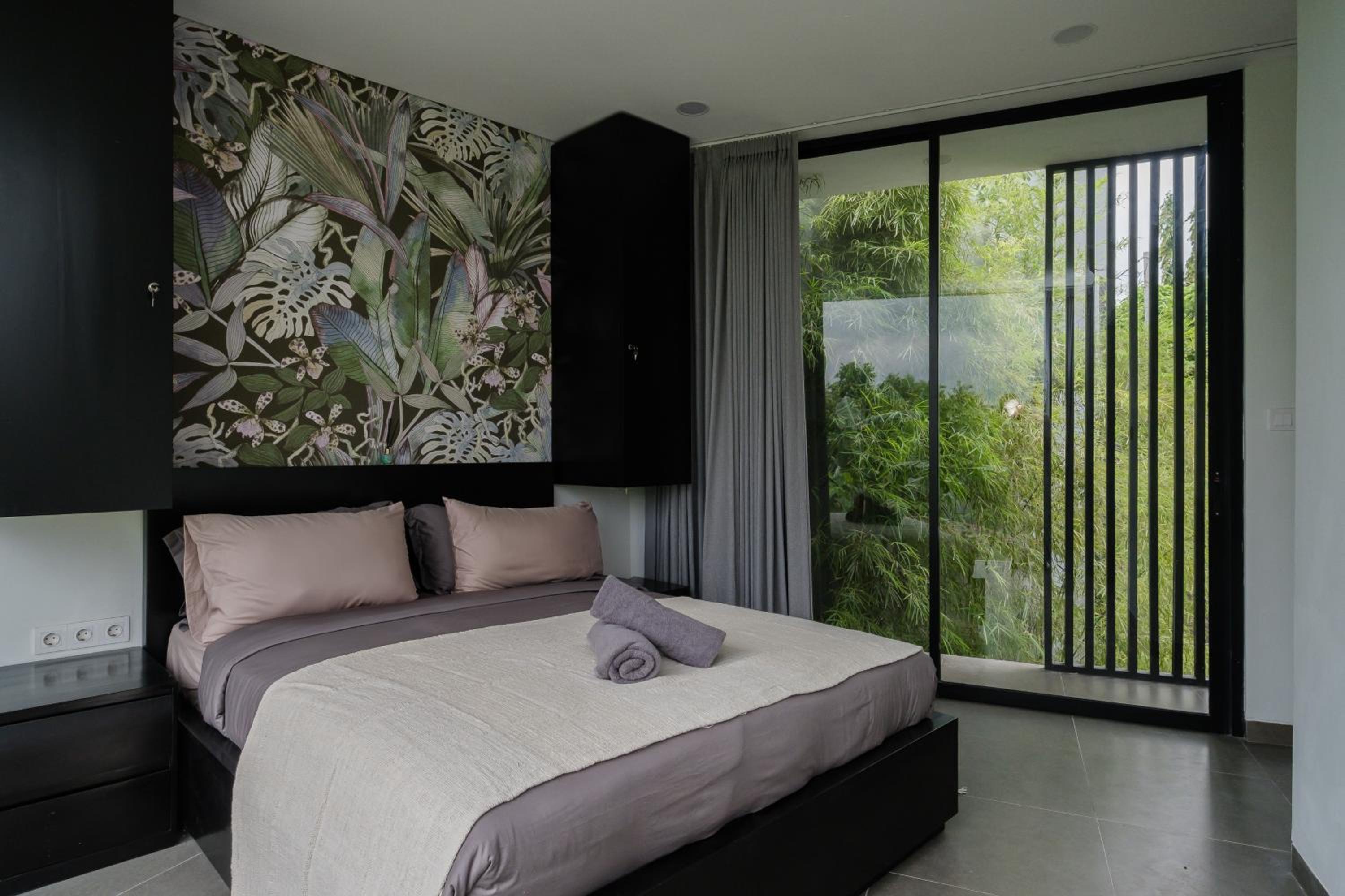 5BR Designer Villa with BBQ & Private Pool in Canggu