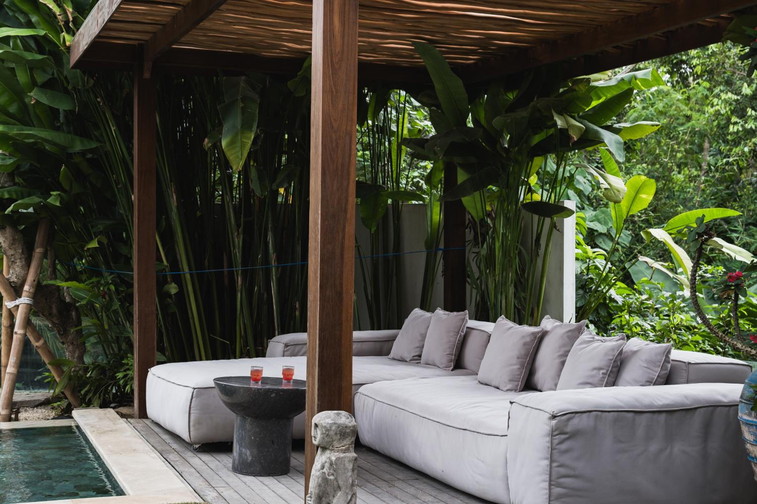 5BR Designer Villa with BBQ & Private Pool in Canggu