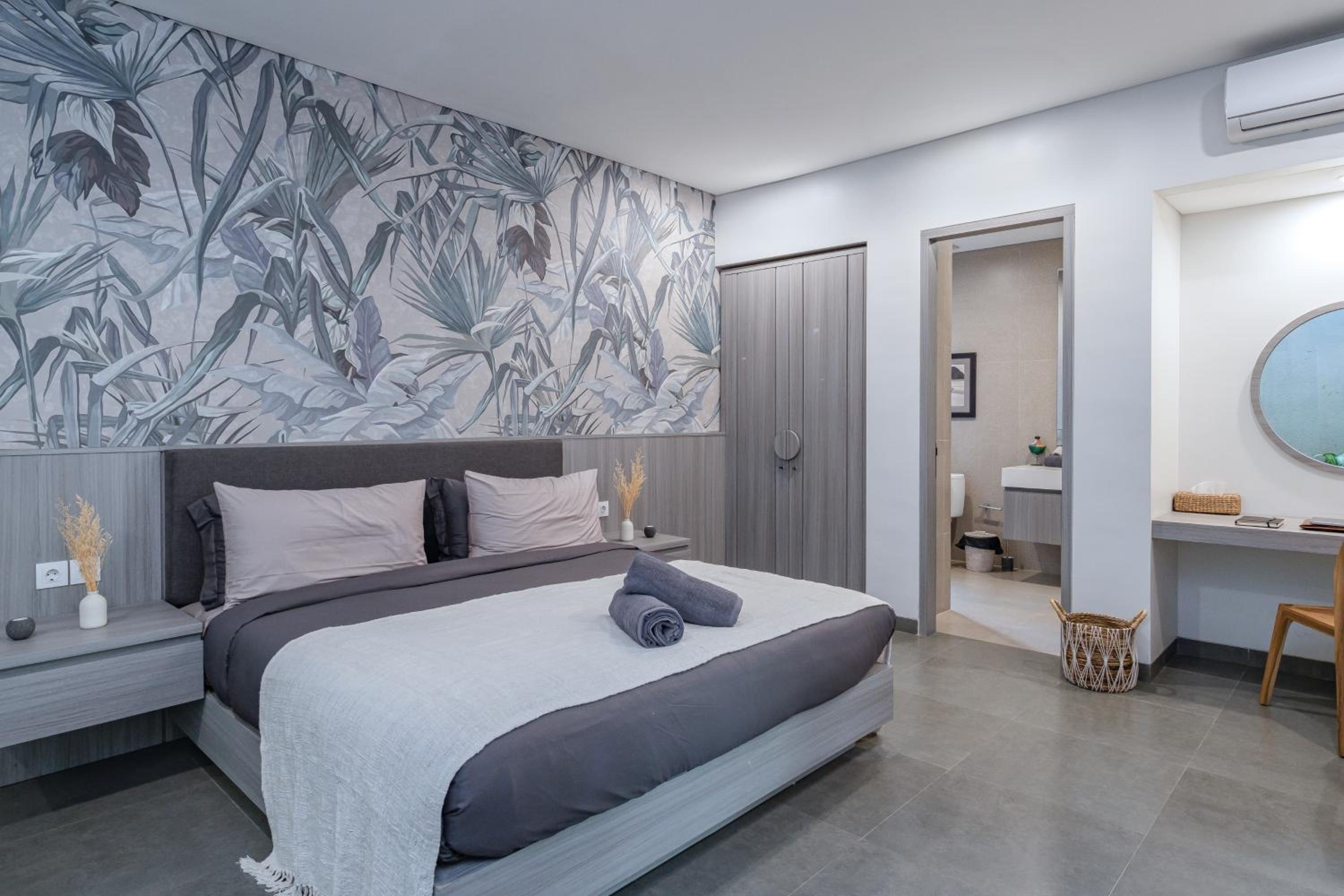 5BR Designer Villa with BBQ & Private Pool in Canggu