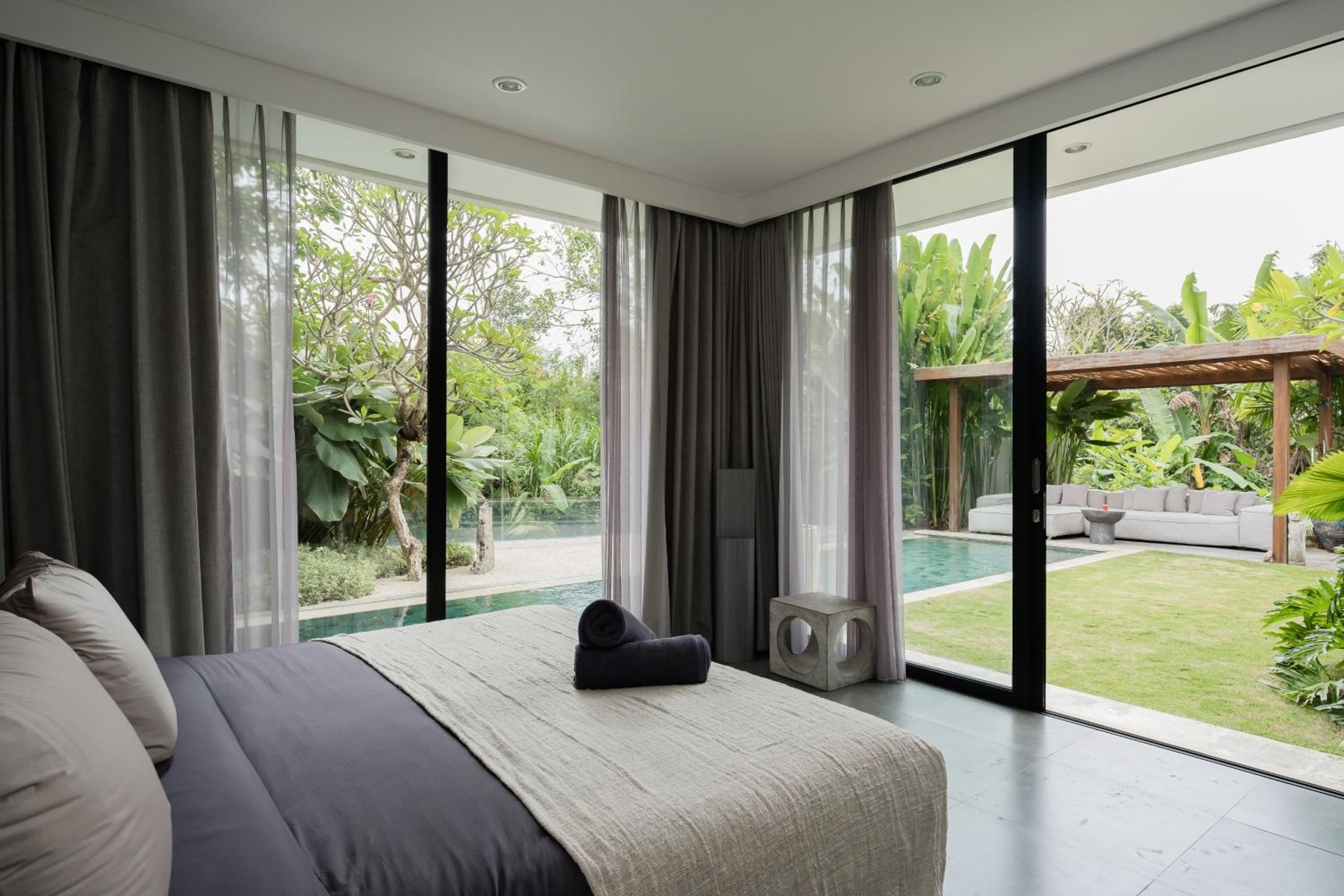 5BR Designer Villa with BBQ & Private Pool in Canggu