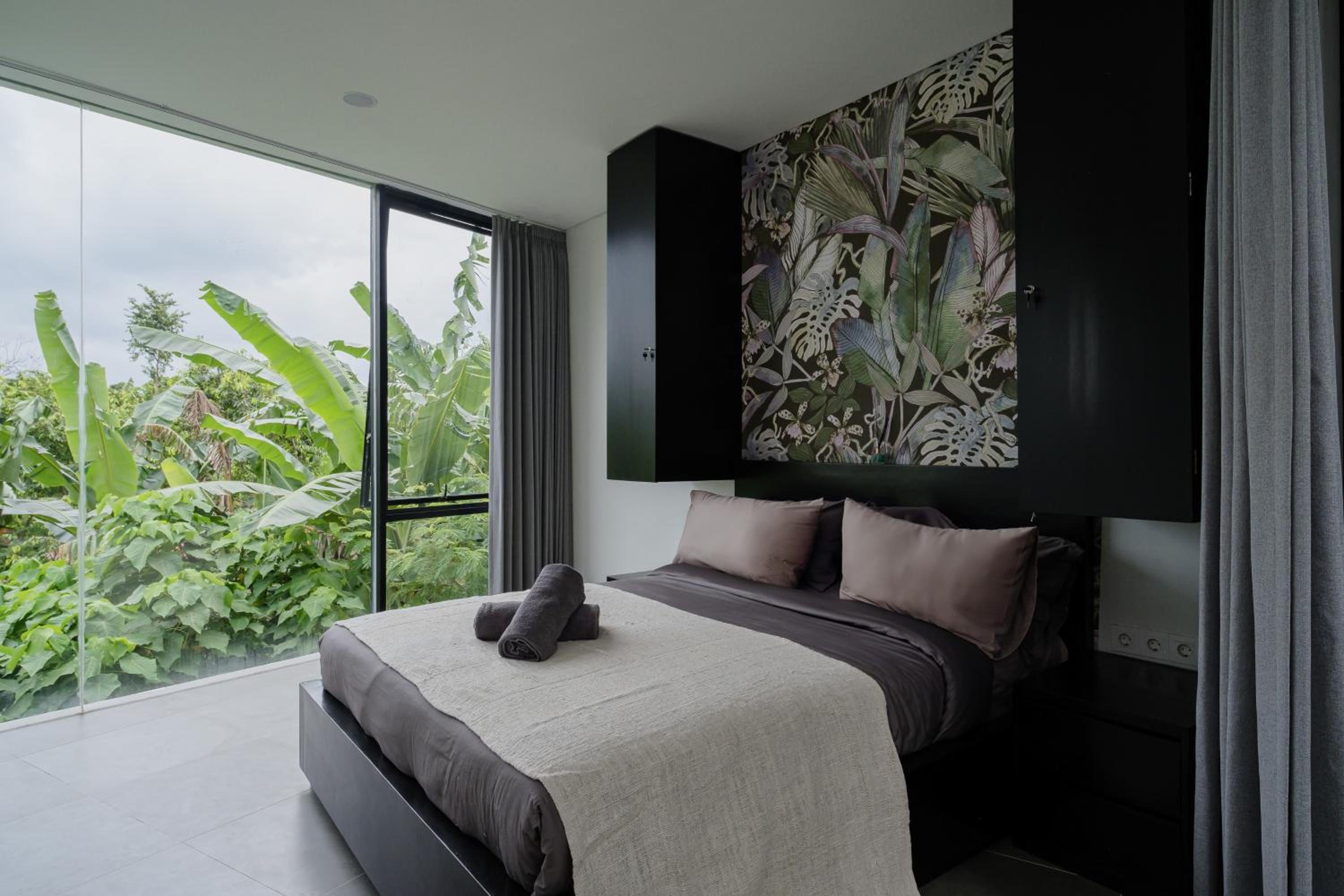 5BR Designer Villa with BBQ & Private Pool in Canggu