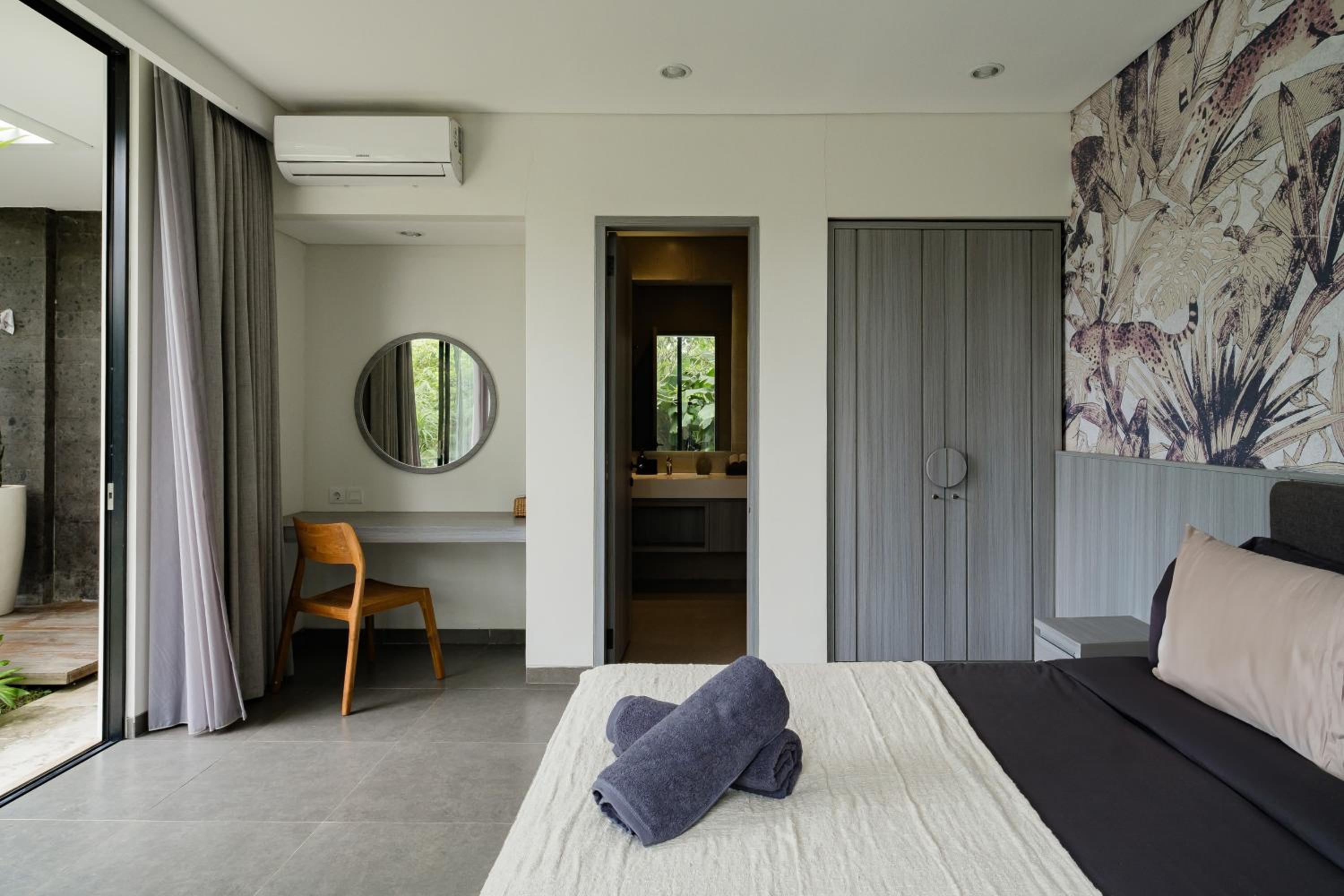 5BR Designer Villa with BBQ & Private Pool in Canggu