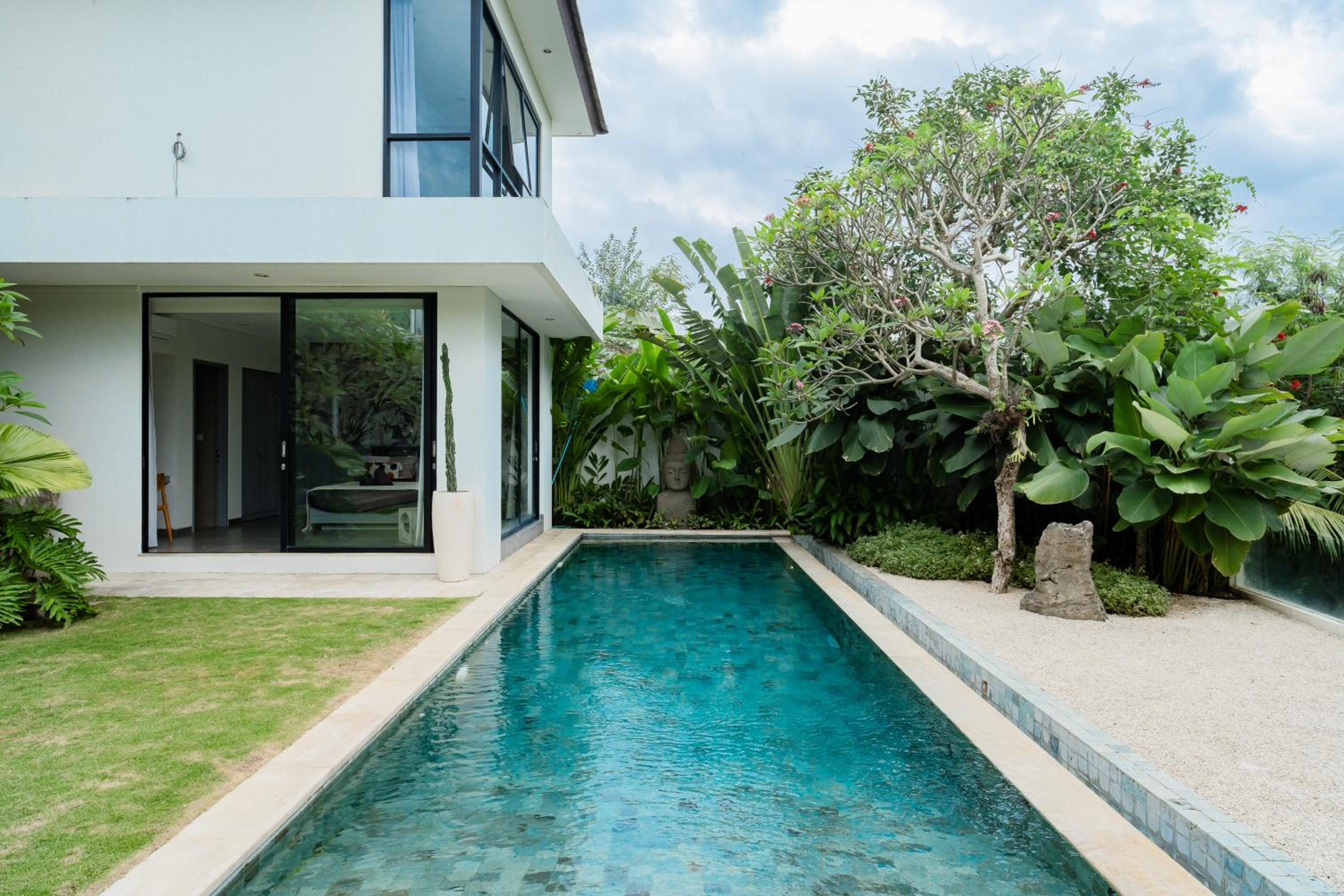 5BR Designer Villa with BBQ & Private Pool in Canggu