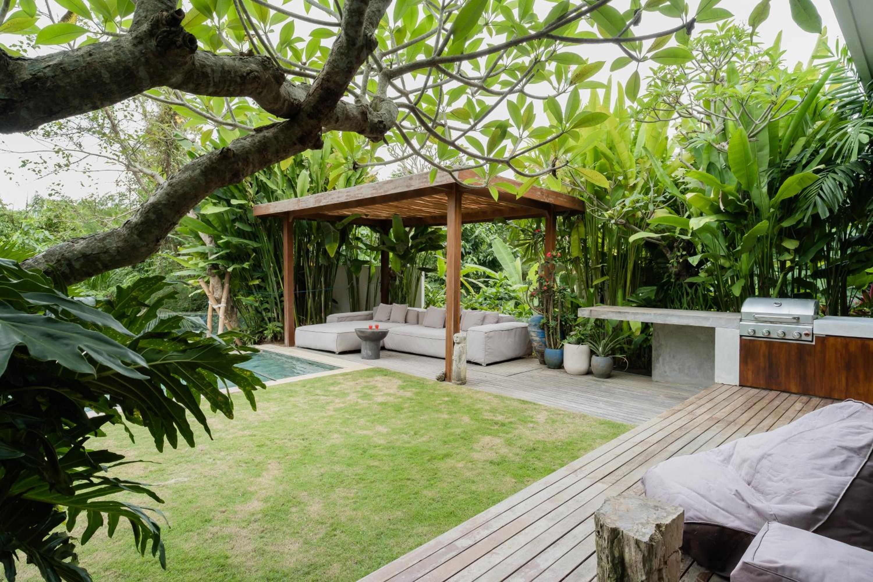 5BR Designer Villa with BBQ & Private Pool in Canggu