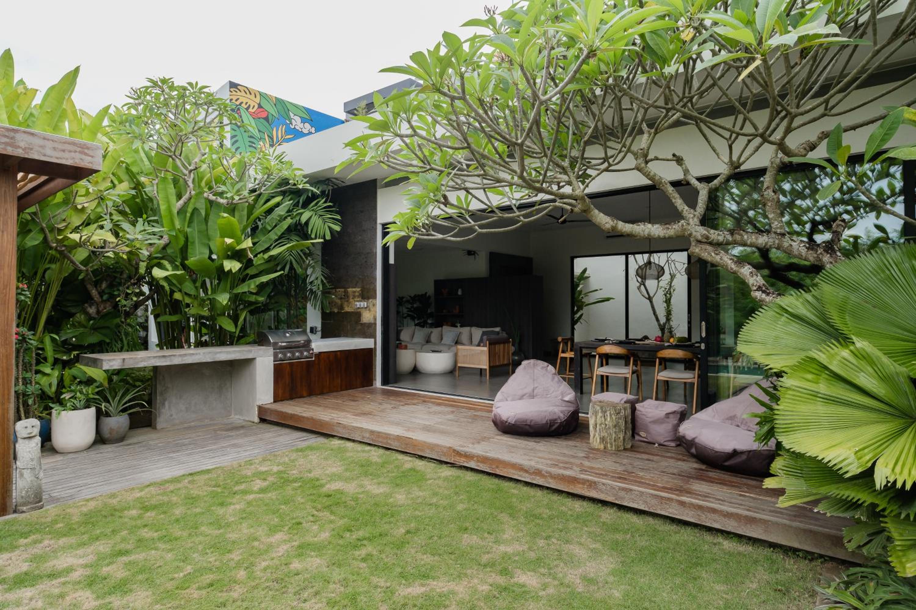 5BR Designer Villa with BBQ & Private Pool in Canggu
