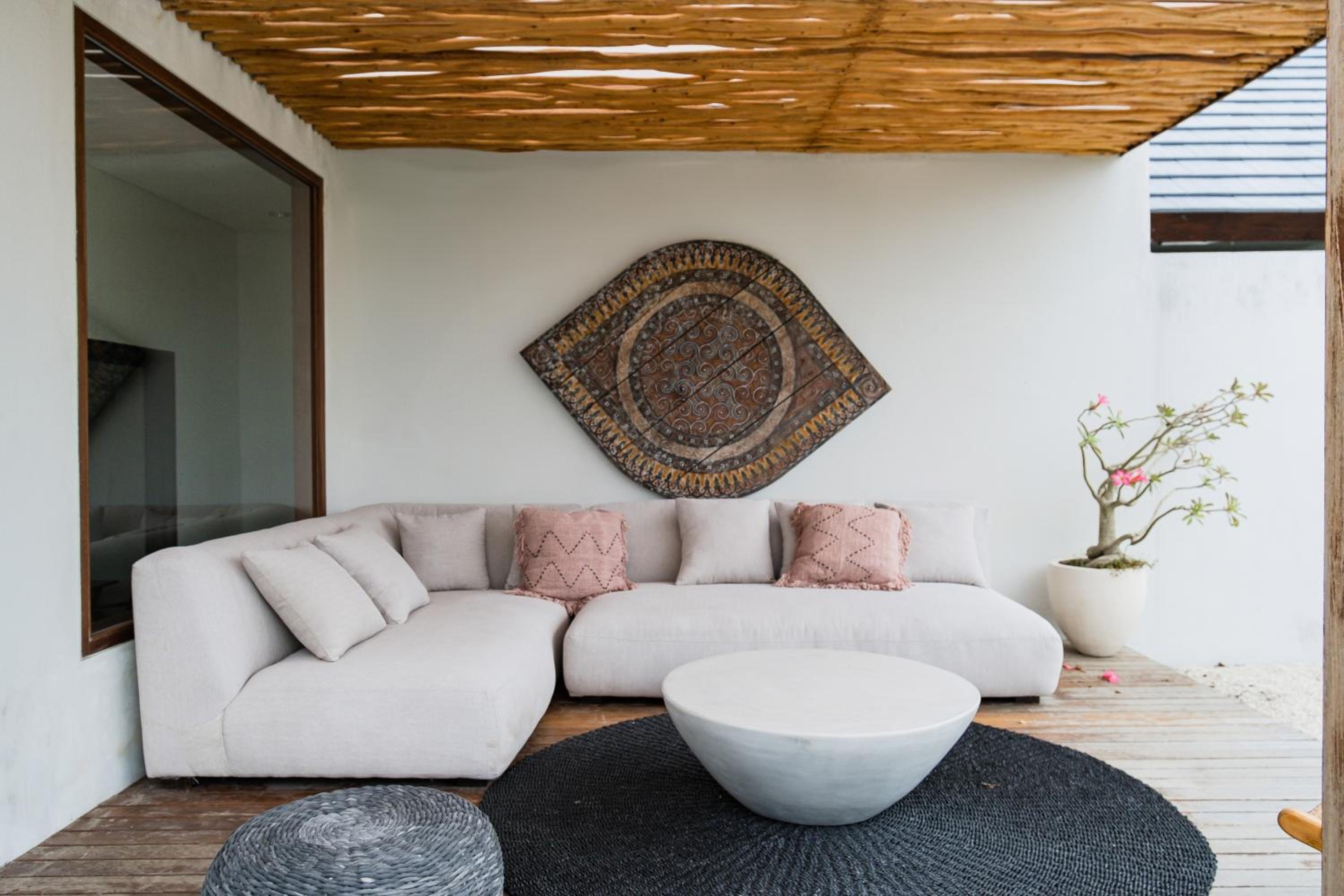 5BR Designer Villa with BBQ & Private Pool in Canggu