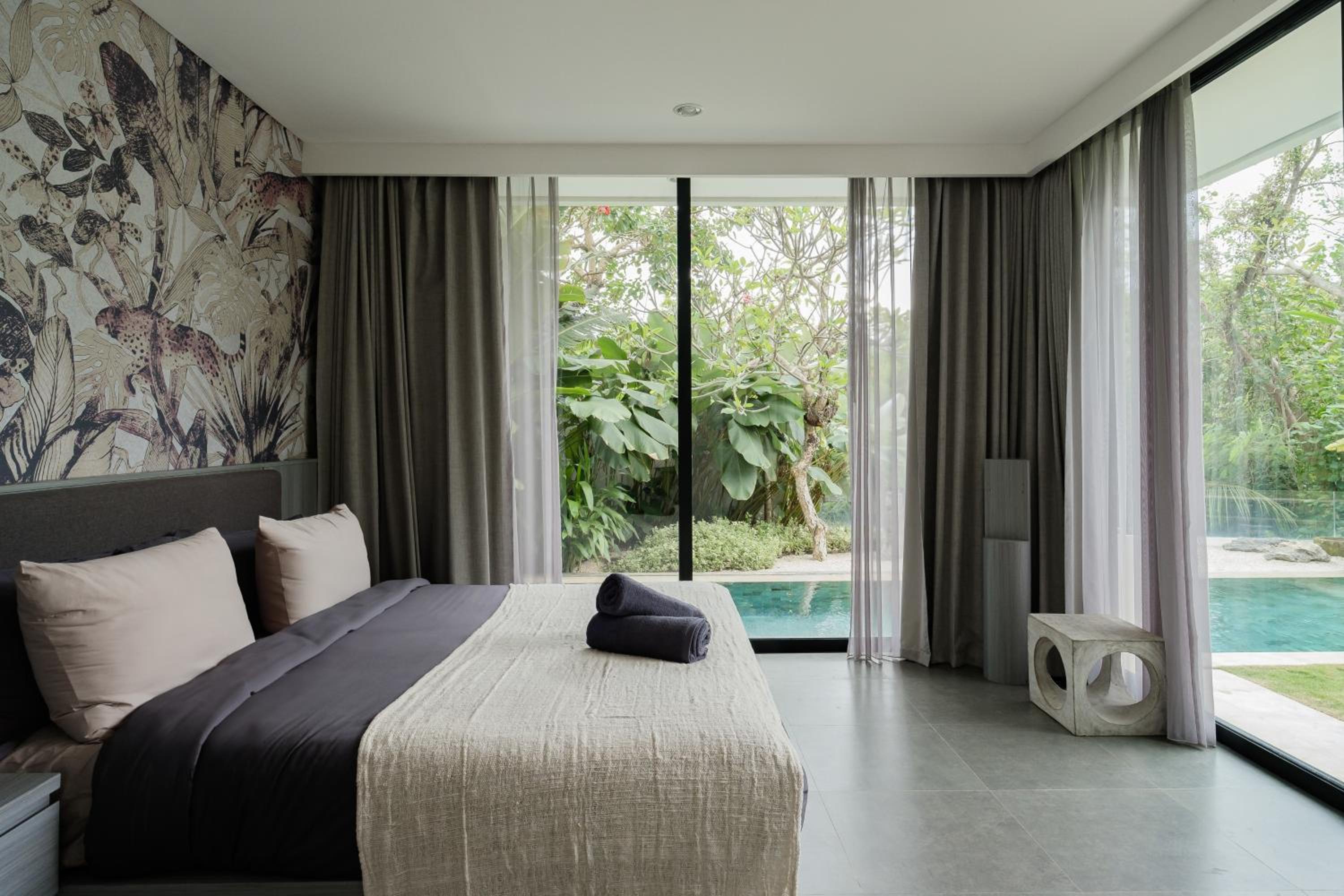 5BR Designer Villa with BBQ & Private Pool in Canggu