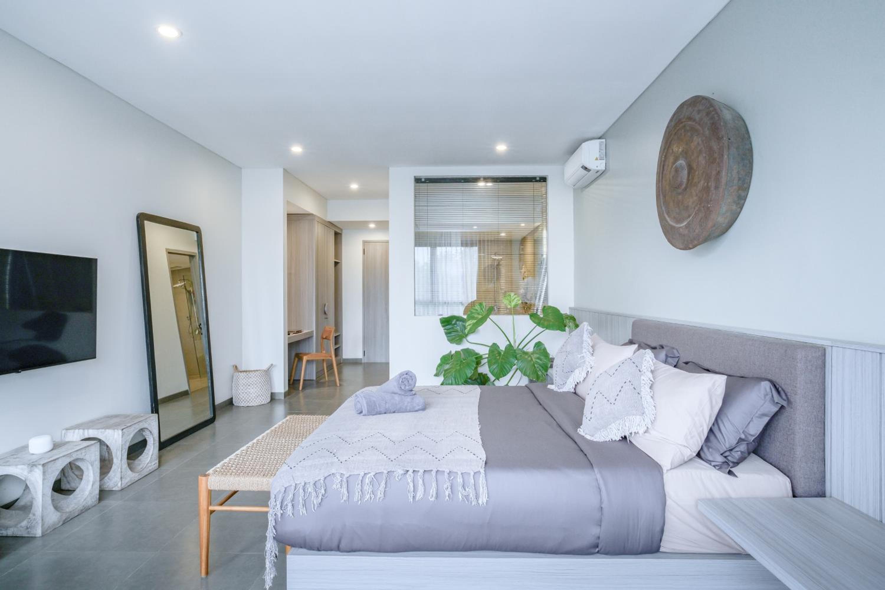 5BR Designer Villa with BBQ & Private Pool in Canggu