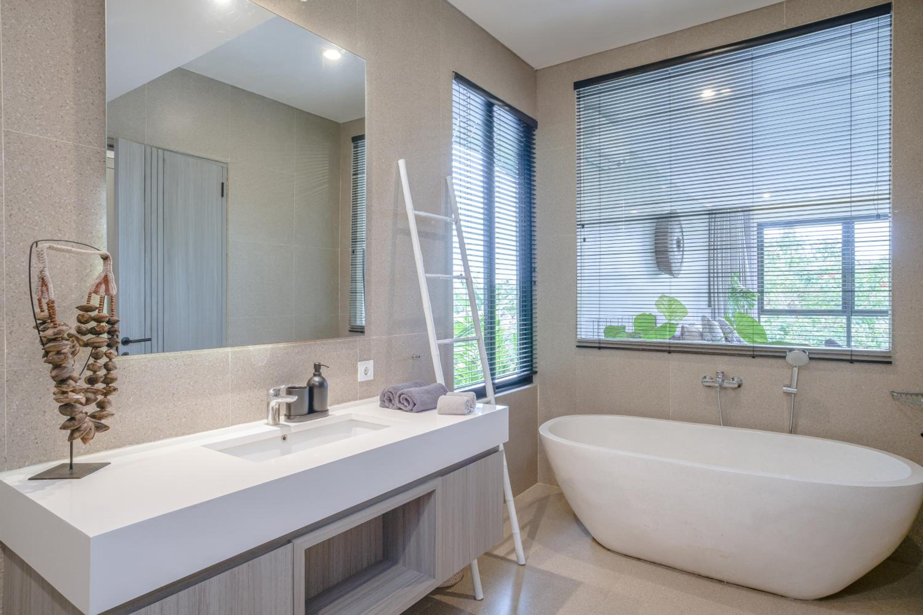 5BR Designer Villa with BBQ & Private Pool in Canggu