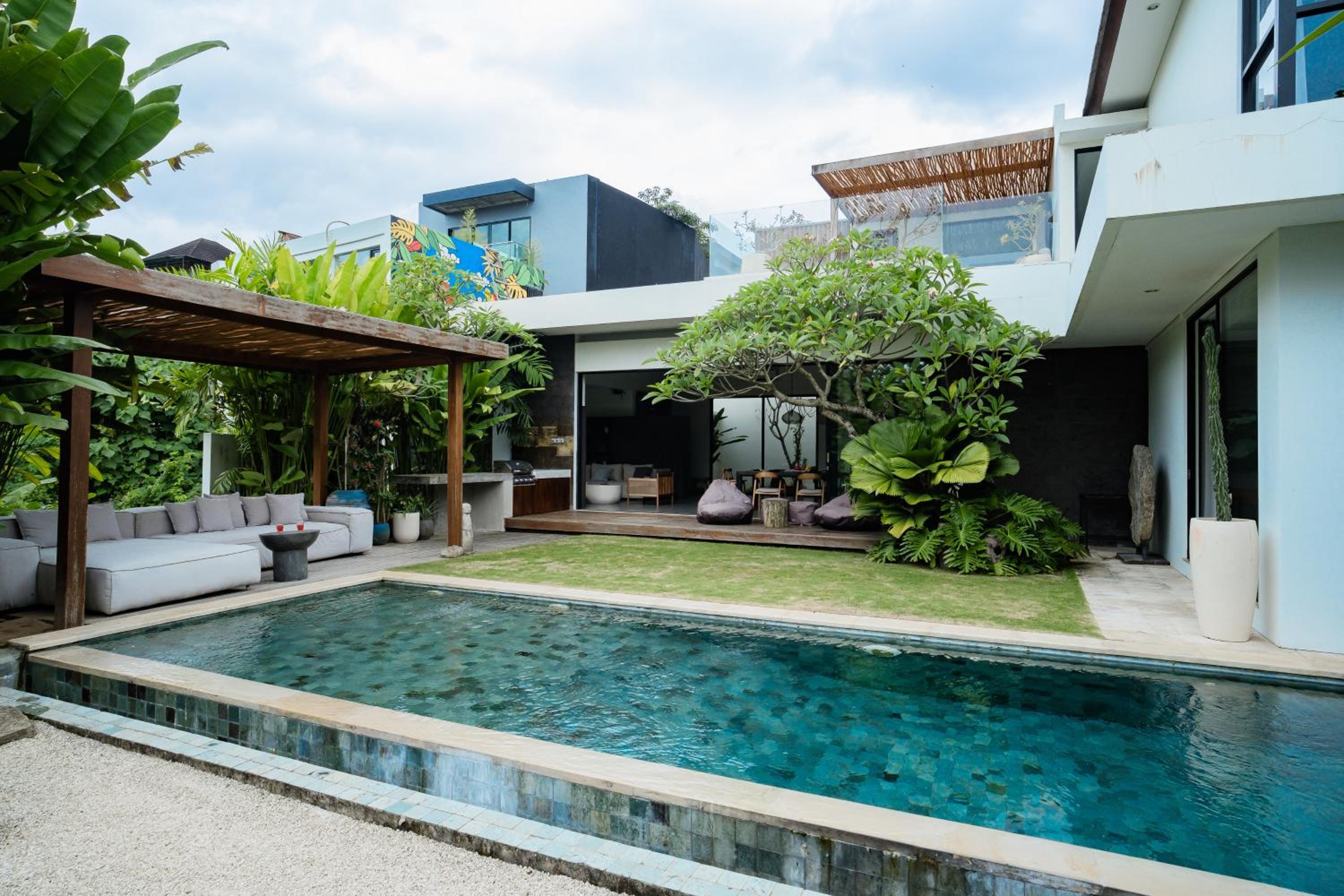 5BR Designer Villa with BBQ & Private Pool in Canggu