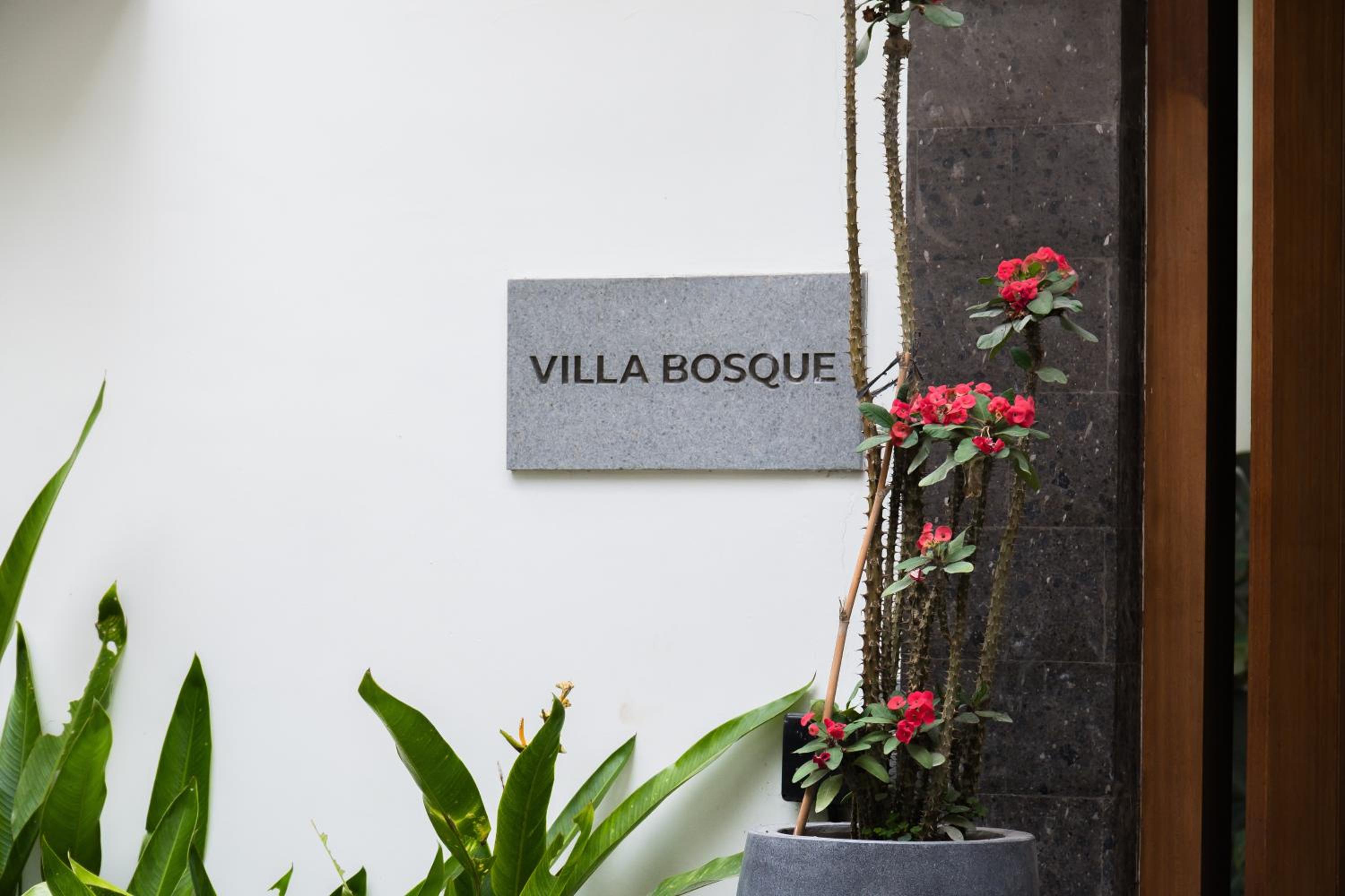 5BR Designer Villa with BBQ & Private Pool in Canggu