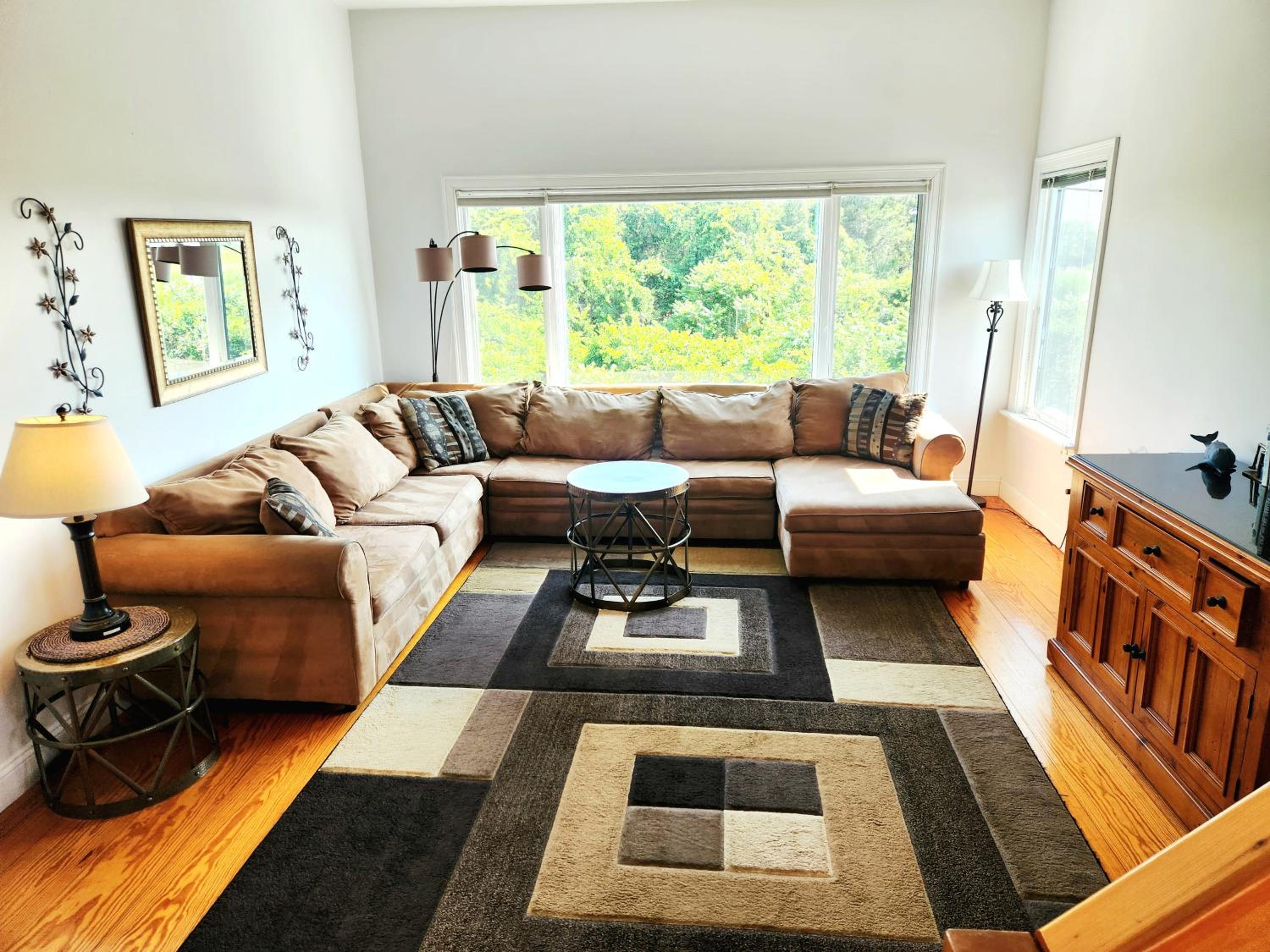 Spacious Oceanfront 3BR Condo with Private Beach in Ideal Hyannis Location