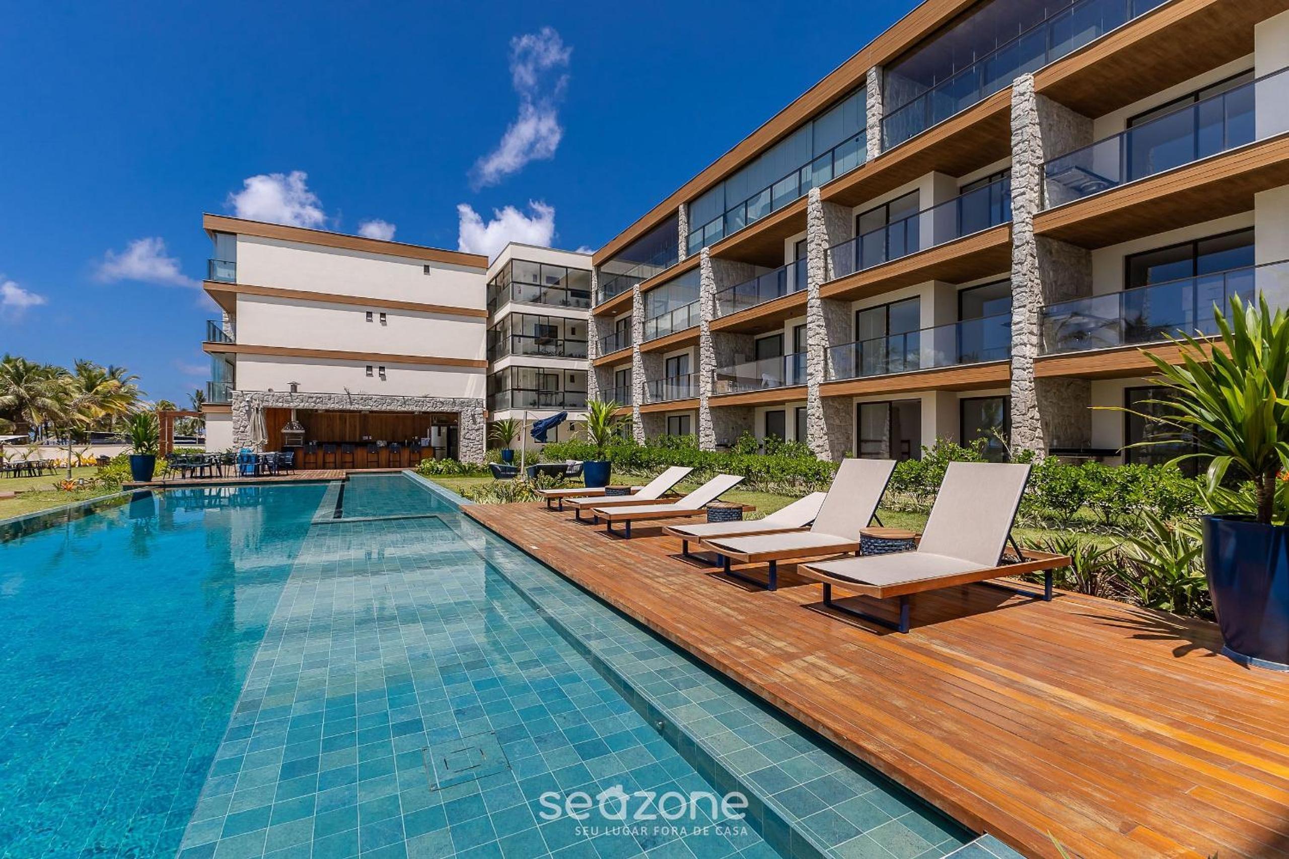 Apartments in a condo with pool on the beachfront in Ilhéus – PET