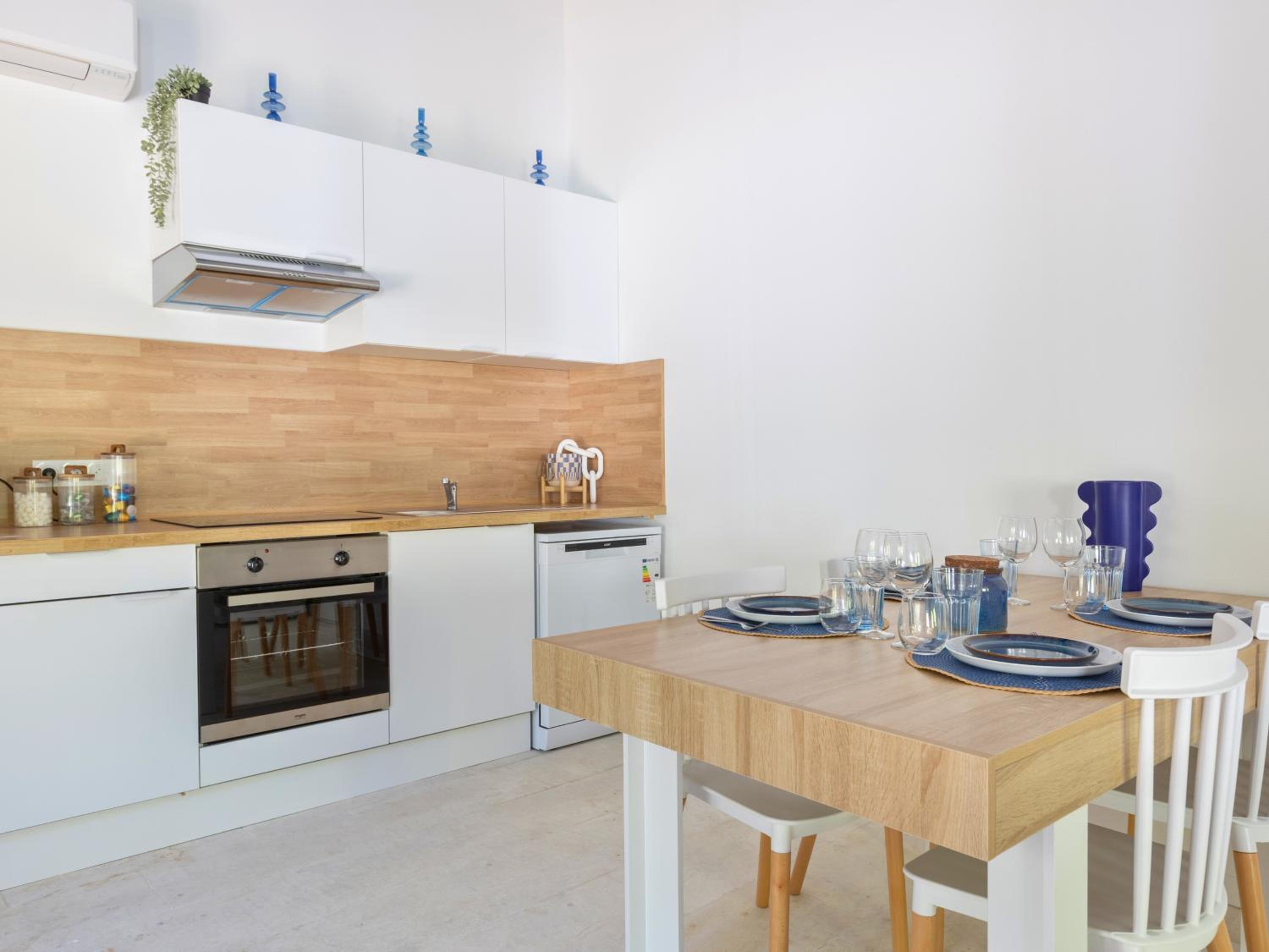 Escapade provençale - Idéal couple & petite famille - Jacuzzi exclusif - 10min Avignon et Château-neuf-du-Pape - Jardin & Piscine - Parking privé gratuit