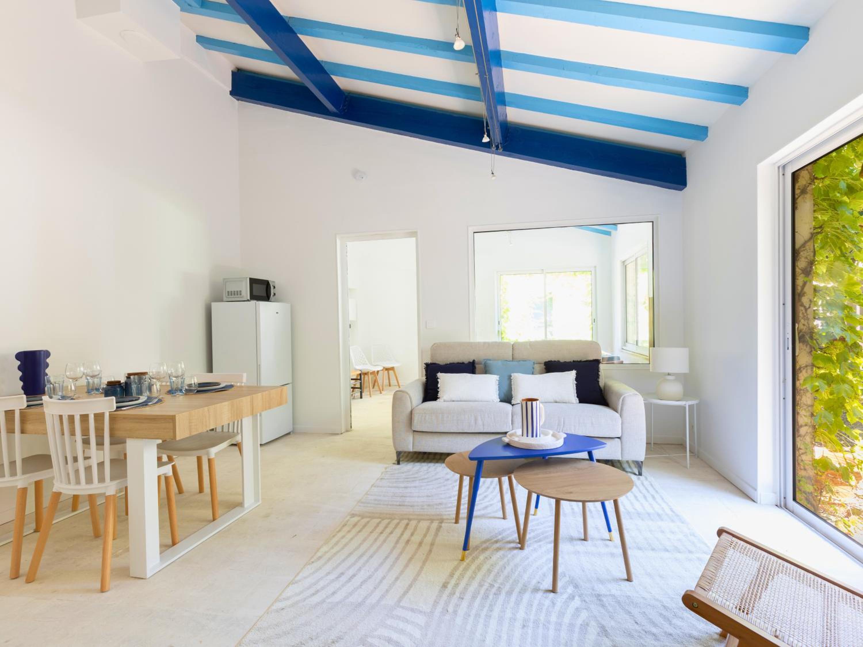 Escapade provençale - Idéal couple & petite famille - Jacuzzi exclusif - 10min Avignon et Château-neuf-du-Pape - Jardin & Piscine - Parking privé gratuit