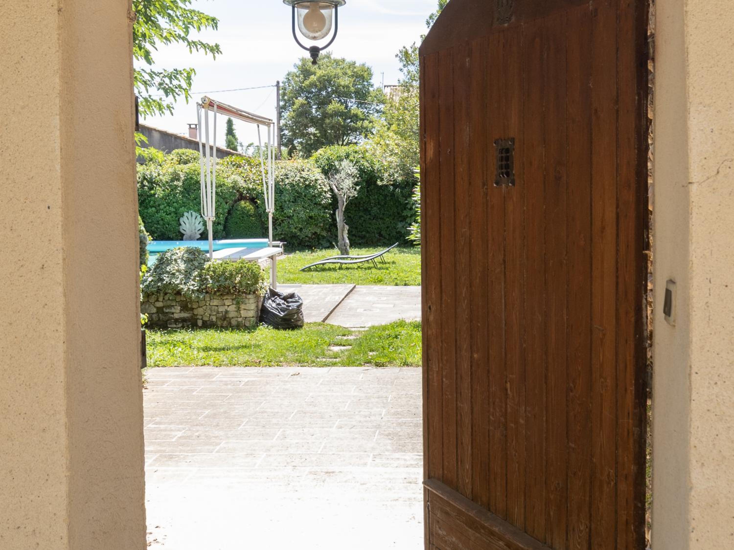 Escapade provençale - Idéal couple & petite famille - Jacuzzi exclusif - 10min Avignon et Château-neuf-du-Pape - Jardin & Piscine - Parking privé gratuit