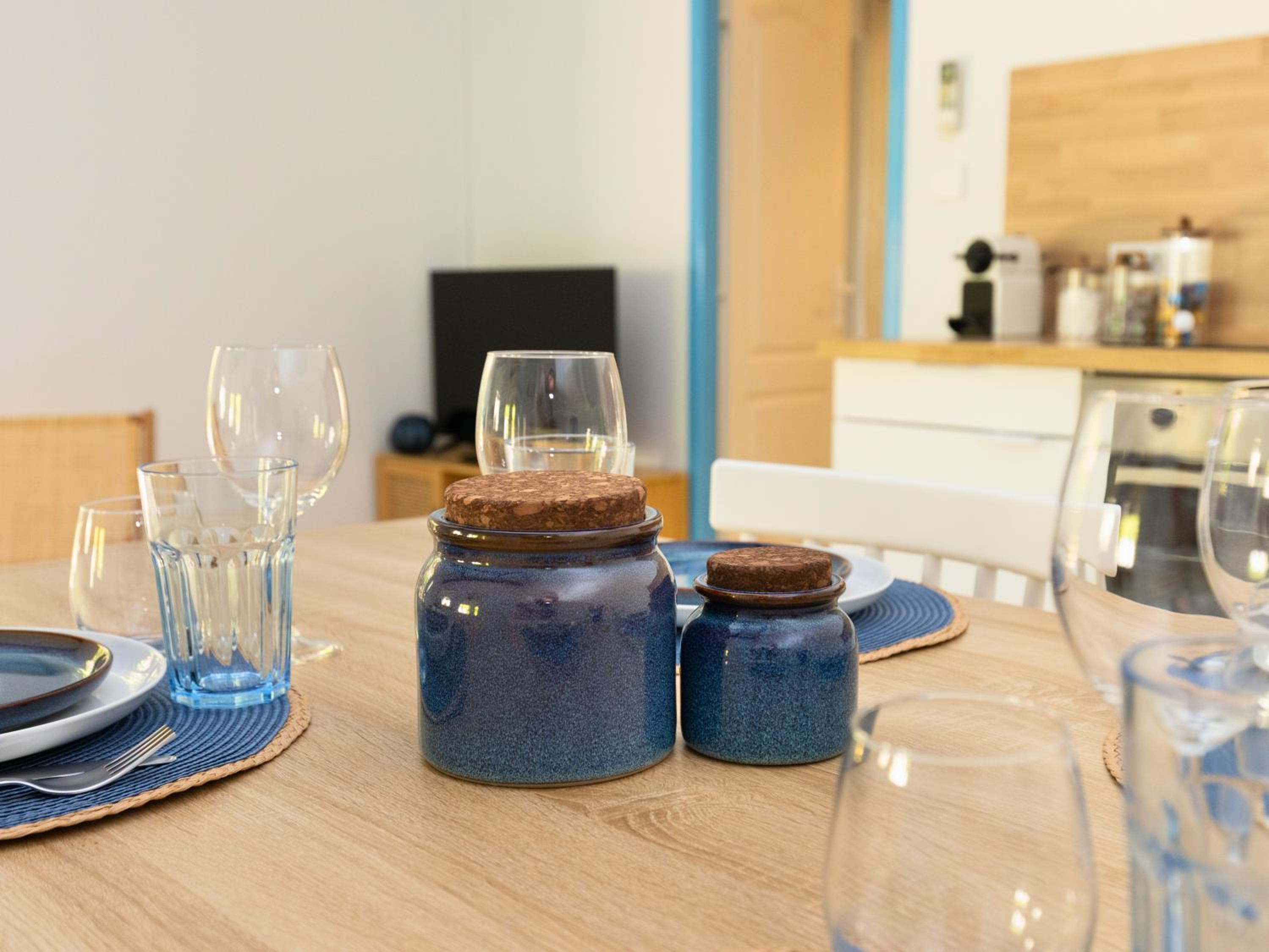 Escapade provençale - Idéal couple & petite famille - Jacuzzi exclusif - 10min Avignon et Château-neuf-du-Pape - Jardin & Piscine - Parking privé gratuit