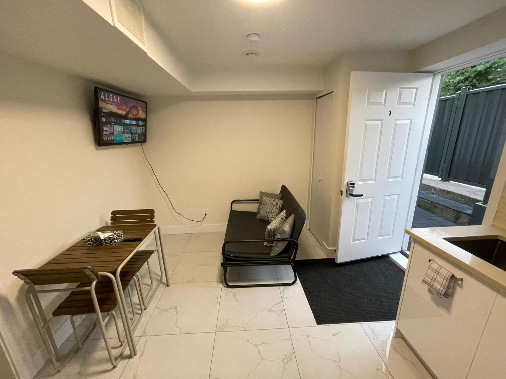 Budget friendly 2-Bed 1-Bath Suite