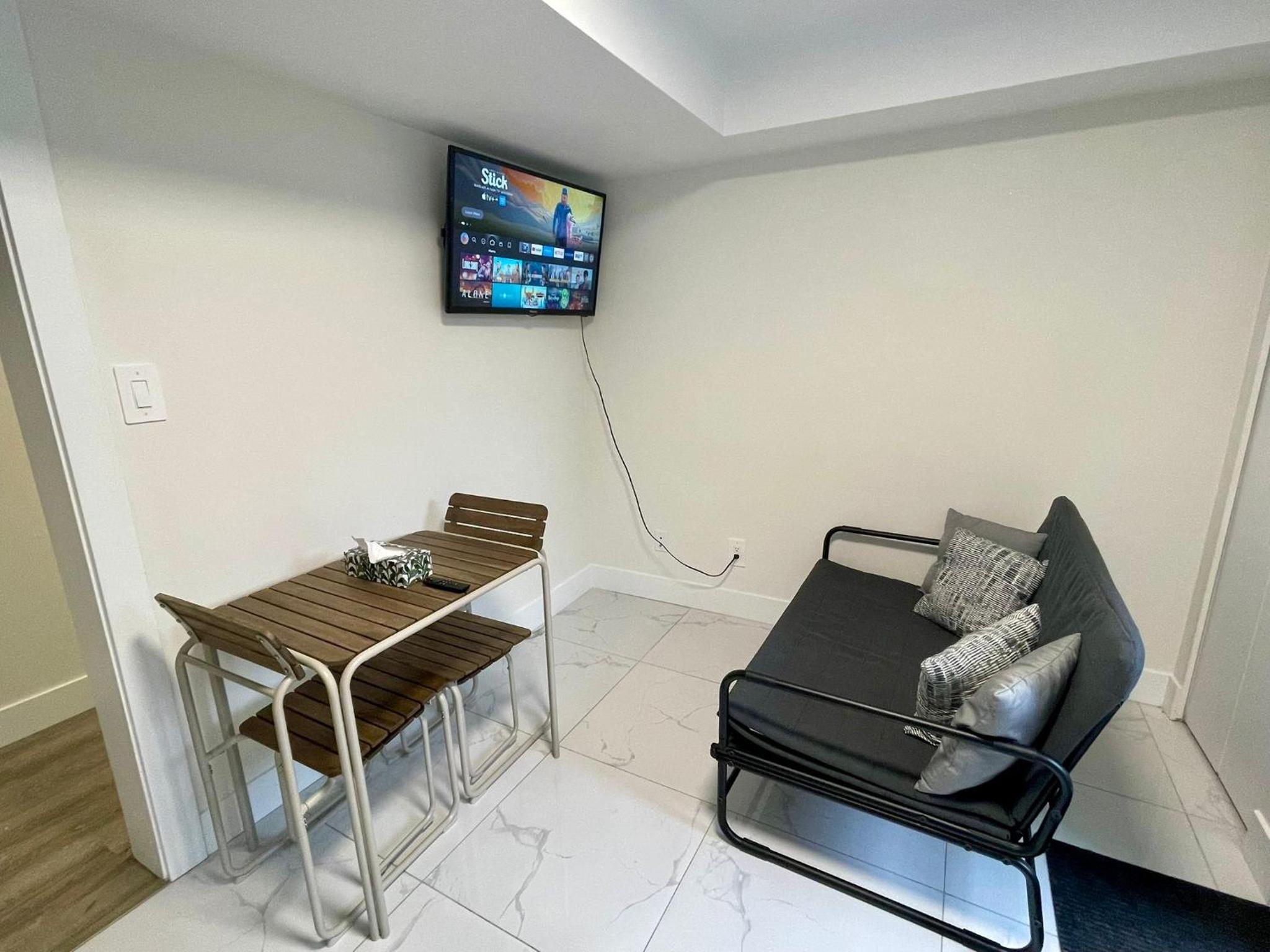 Budget friendly 2-Bed 1-Bath Suite