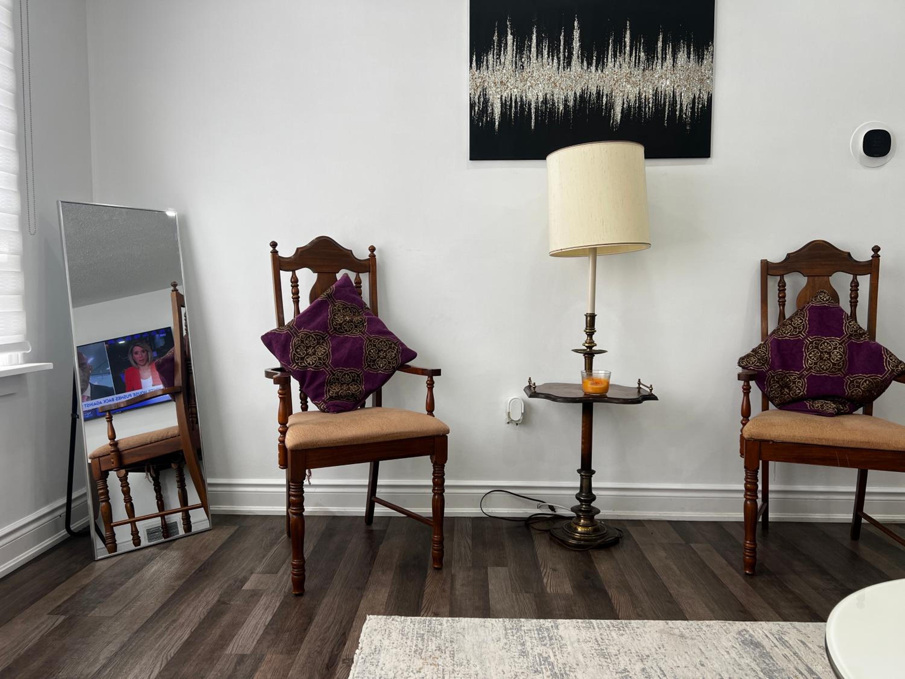 Three Bedroom Spacious Bangalow with Free Parking, closer to commercial area and highways