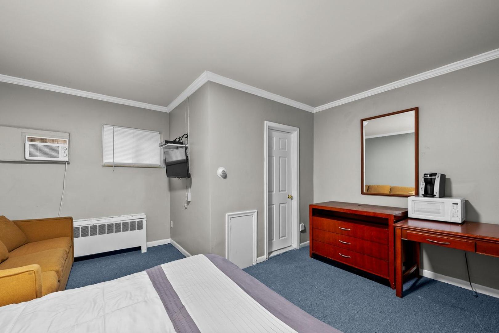 1BR w Smart TV AC Self Check-in MI