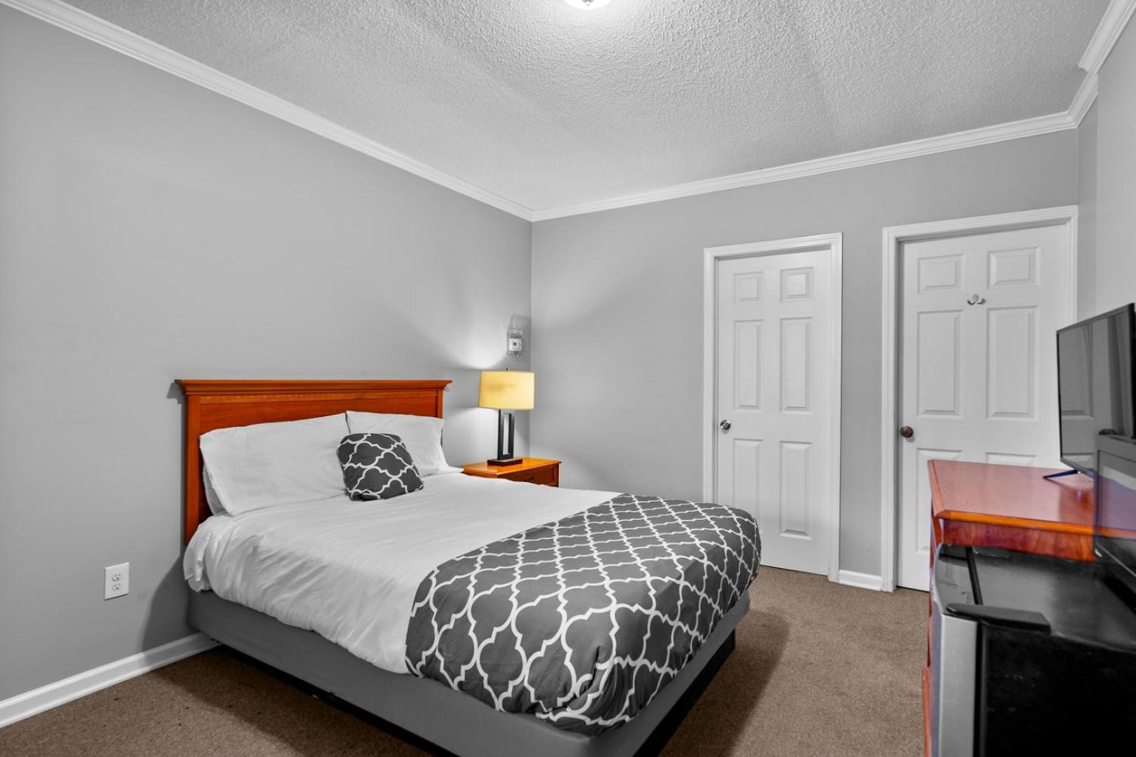 Cozy 1BR Apt AC Parking Brownstown