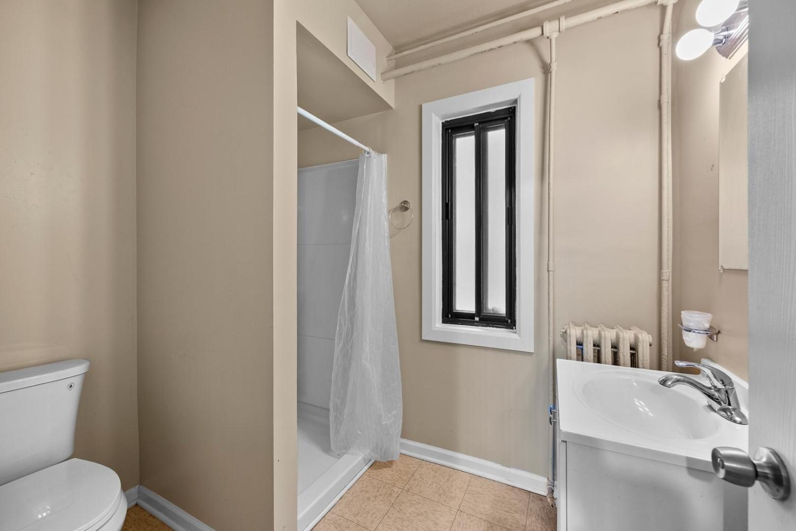 Cozy 1BR Apt AC Parking Brownstown