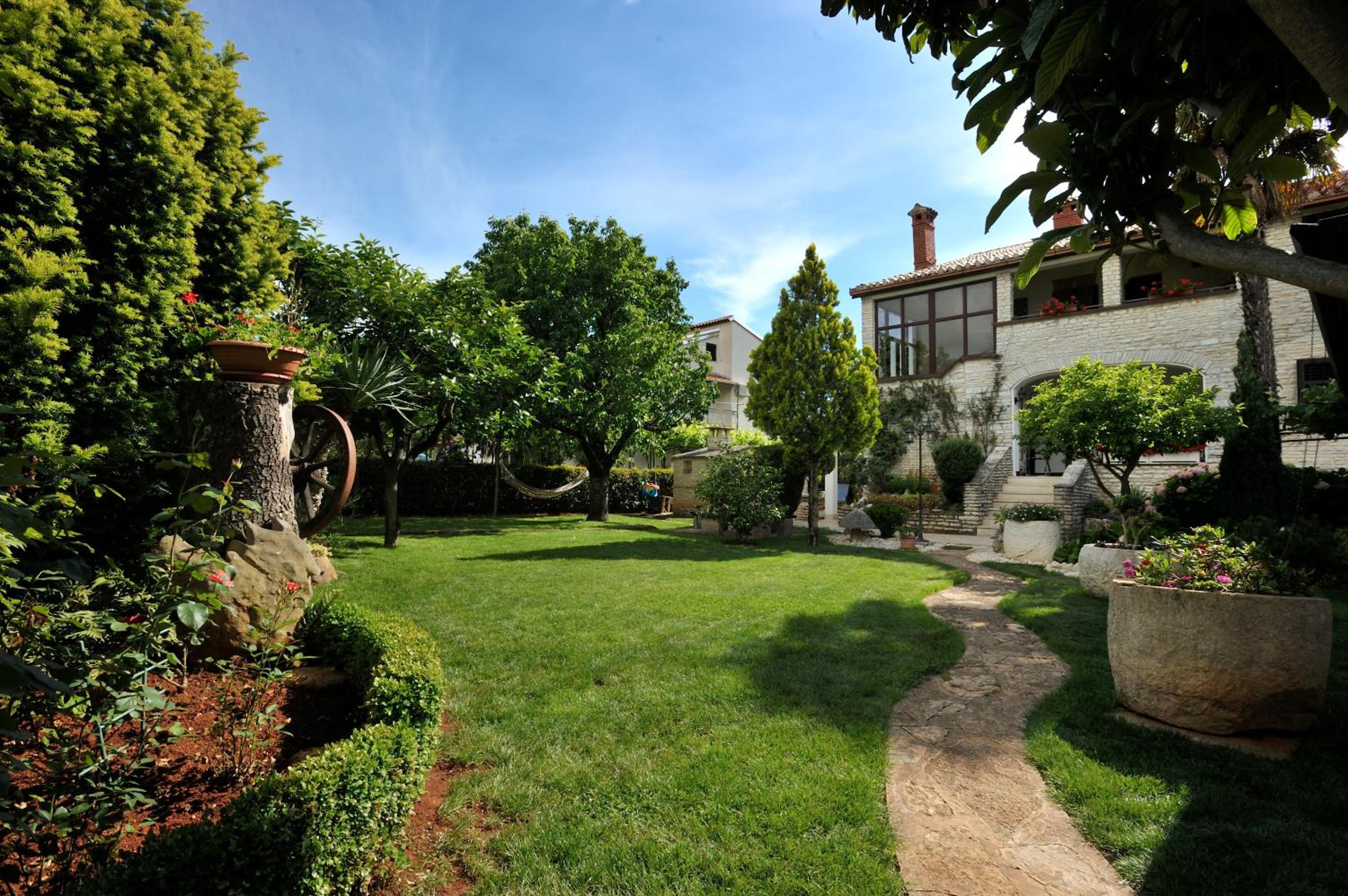 Photo 46
