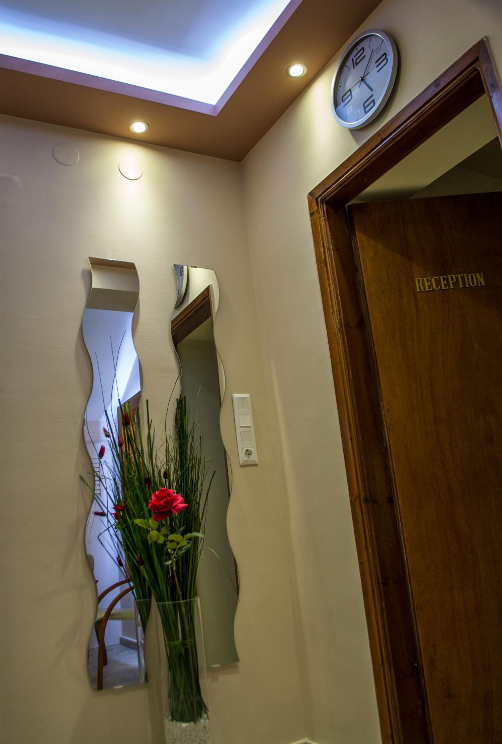 Milonas House Apartments