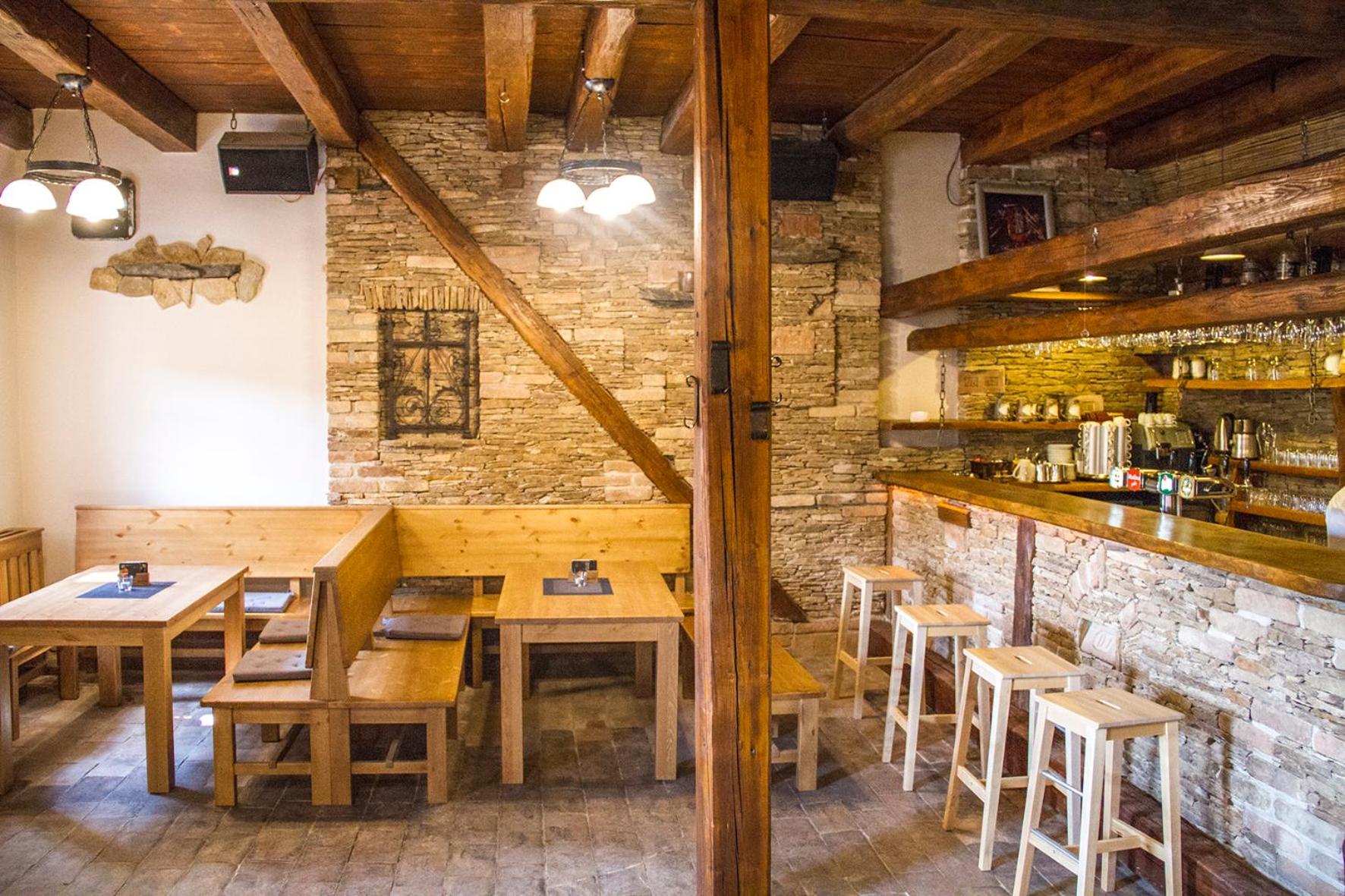 Restaurace & Penzion U Tří Jasanů