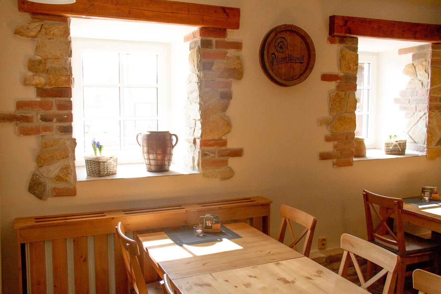Restaurace & Penzion U Tří Jasanů