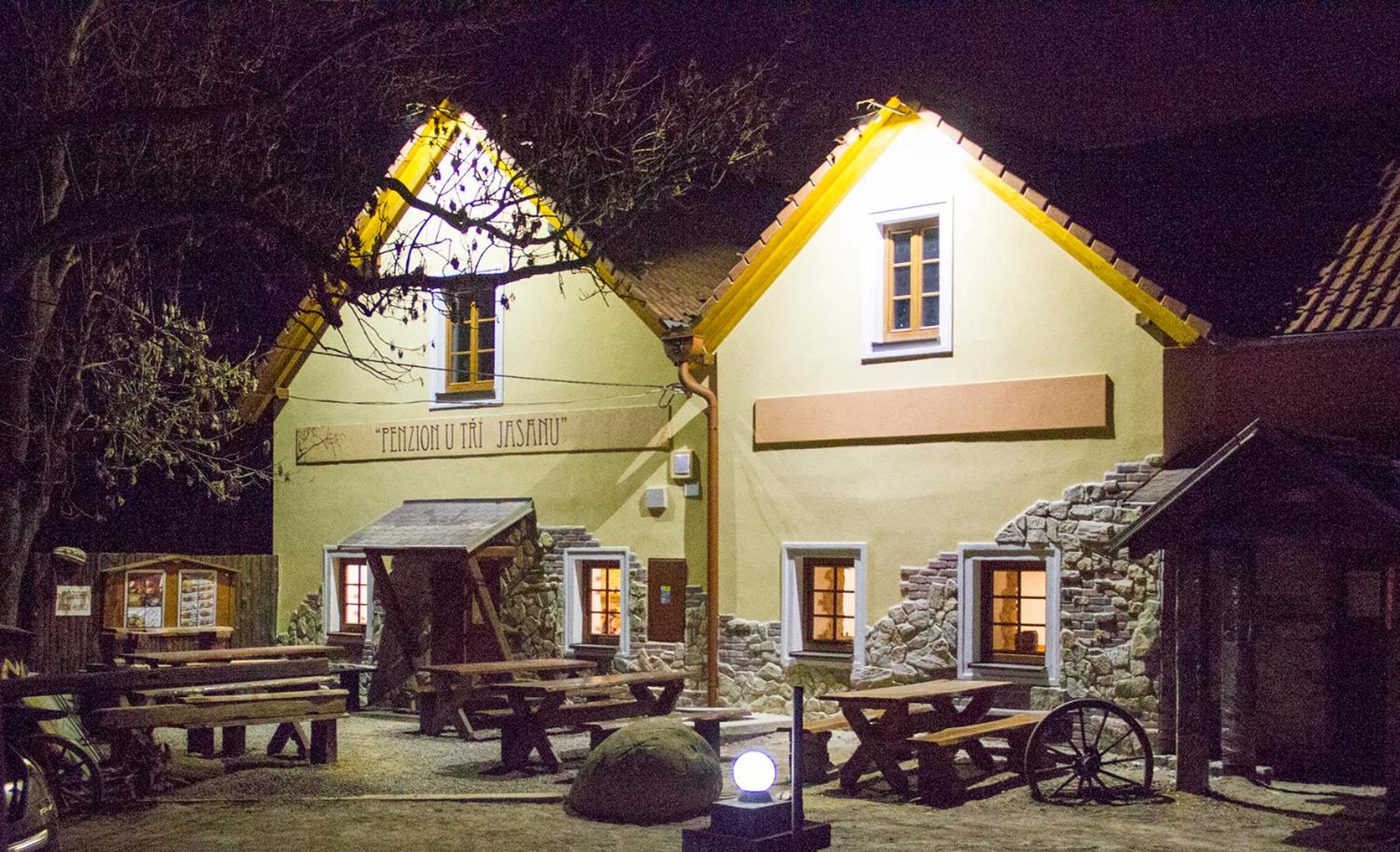 Restaurace & Penzion U Tří Jasanů