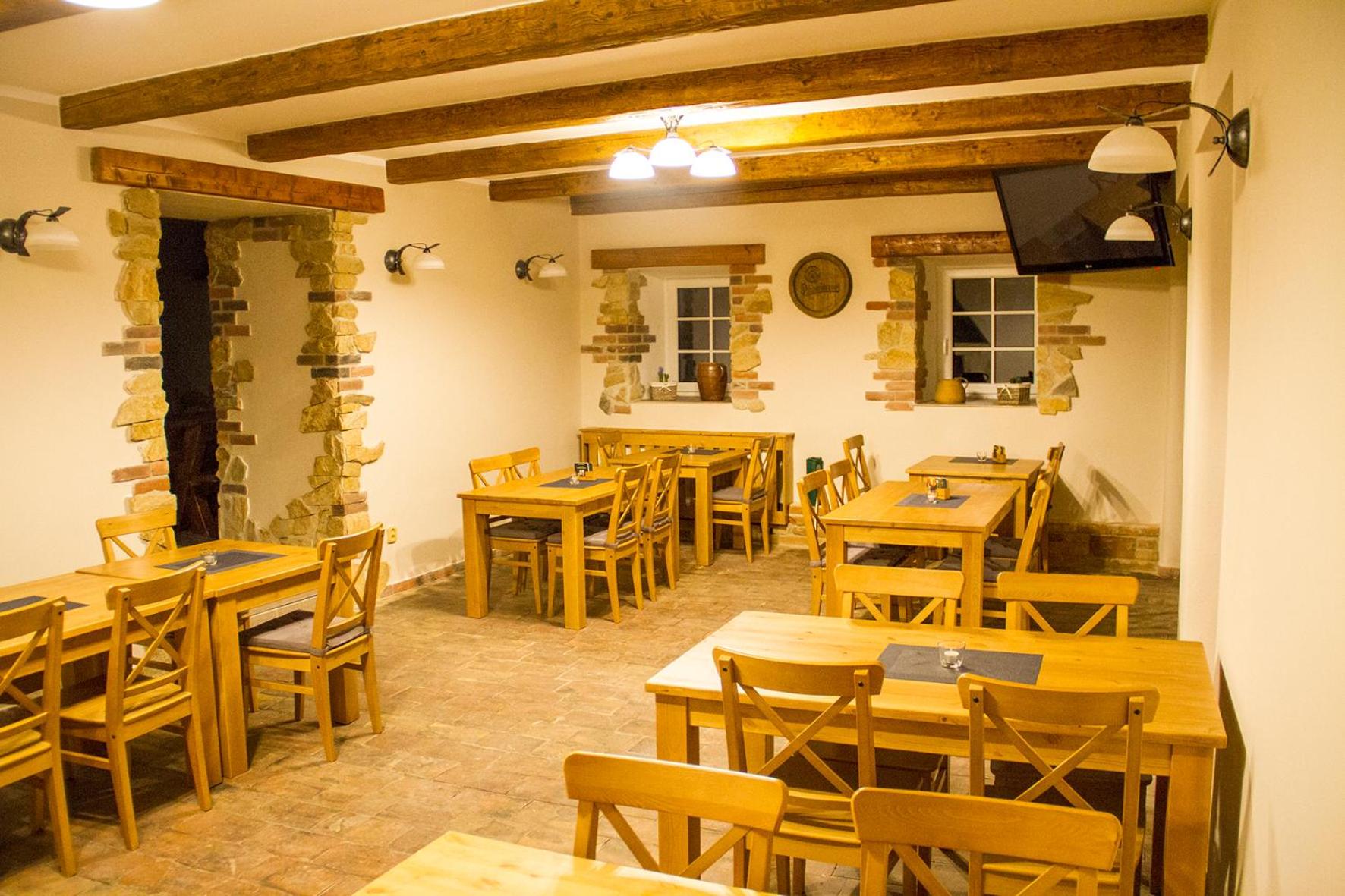 Restaurace & Penzion U Tří Jasanů