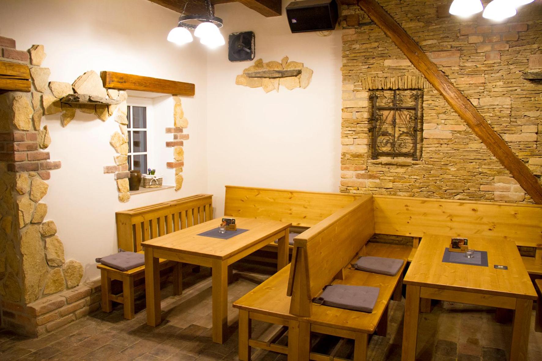 Restaurace & Penzion U Tří Jasanů