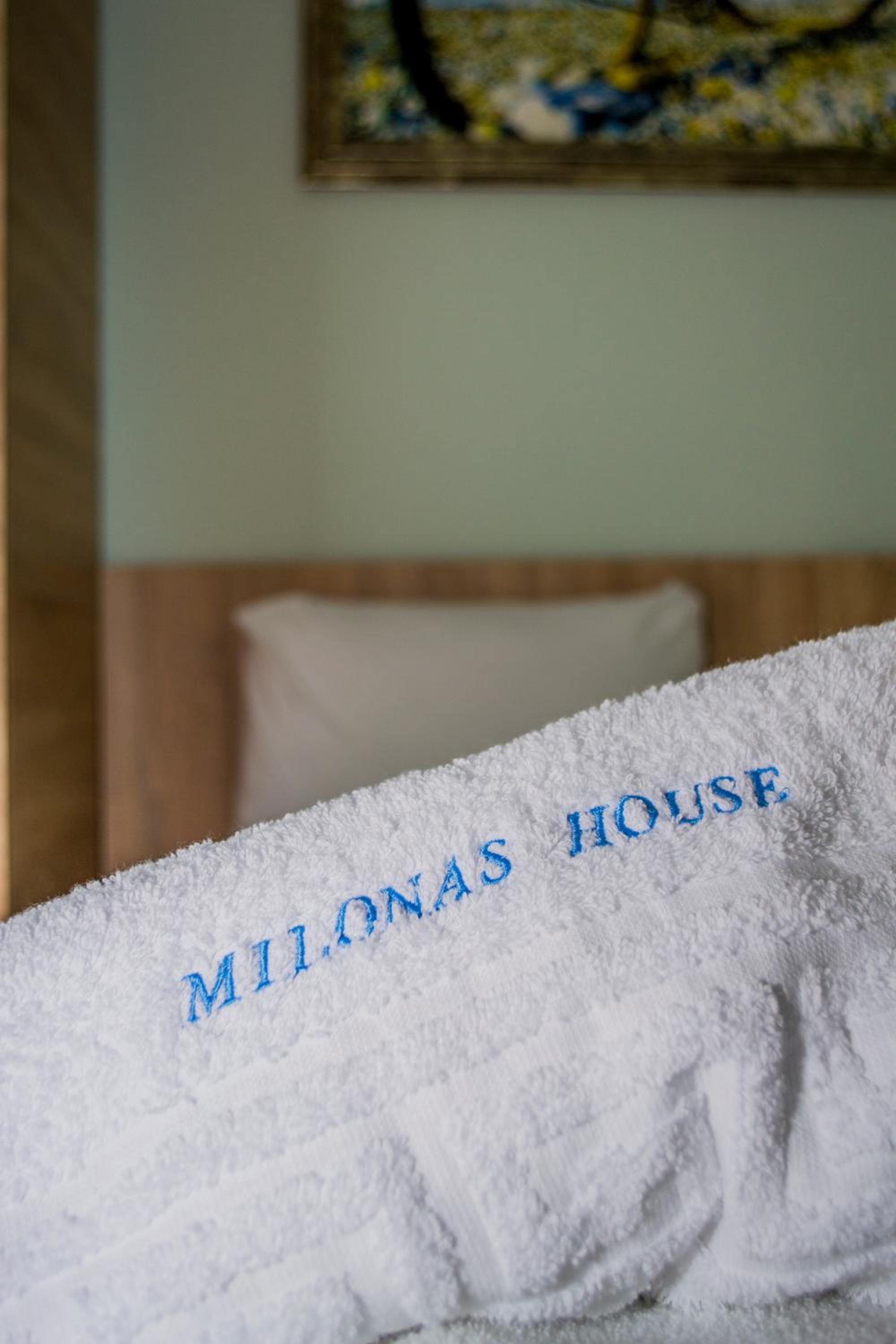 Milonas House Apartments