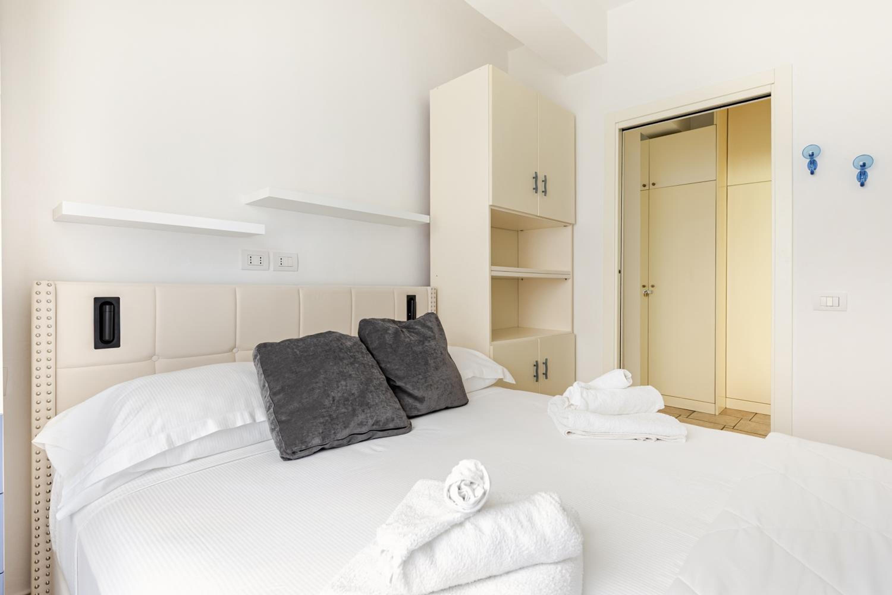 Exclusive Apartament e Depandance - Vle Dante - Riccione - Privacy ed Enormi Spazi nel Quartiere più Rinomato
