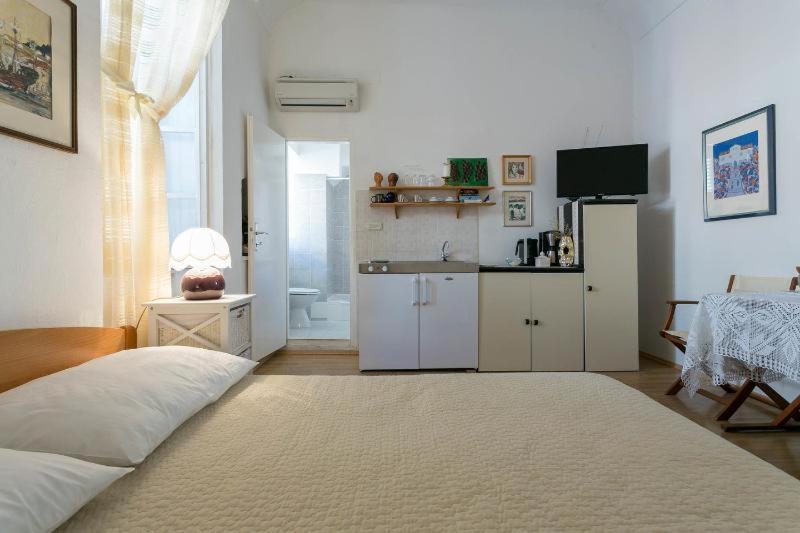 Old Town Port Apartments