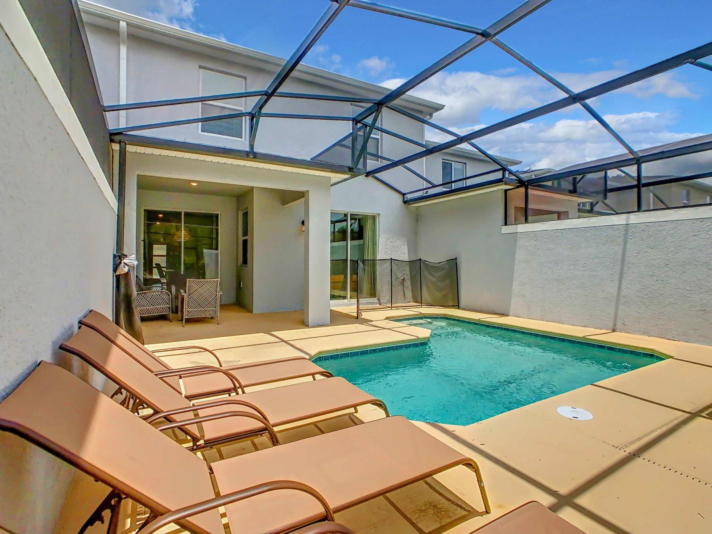 4BR Townhouse with Private Pool near Disney