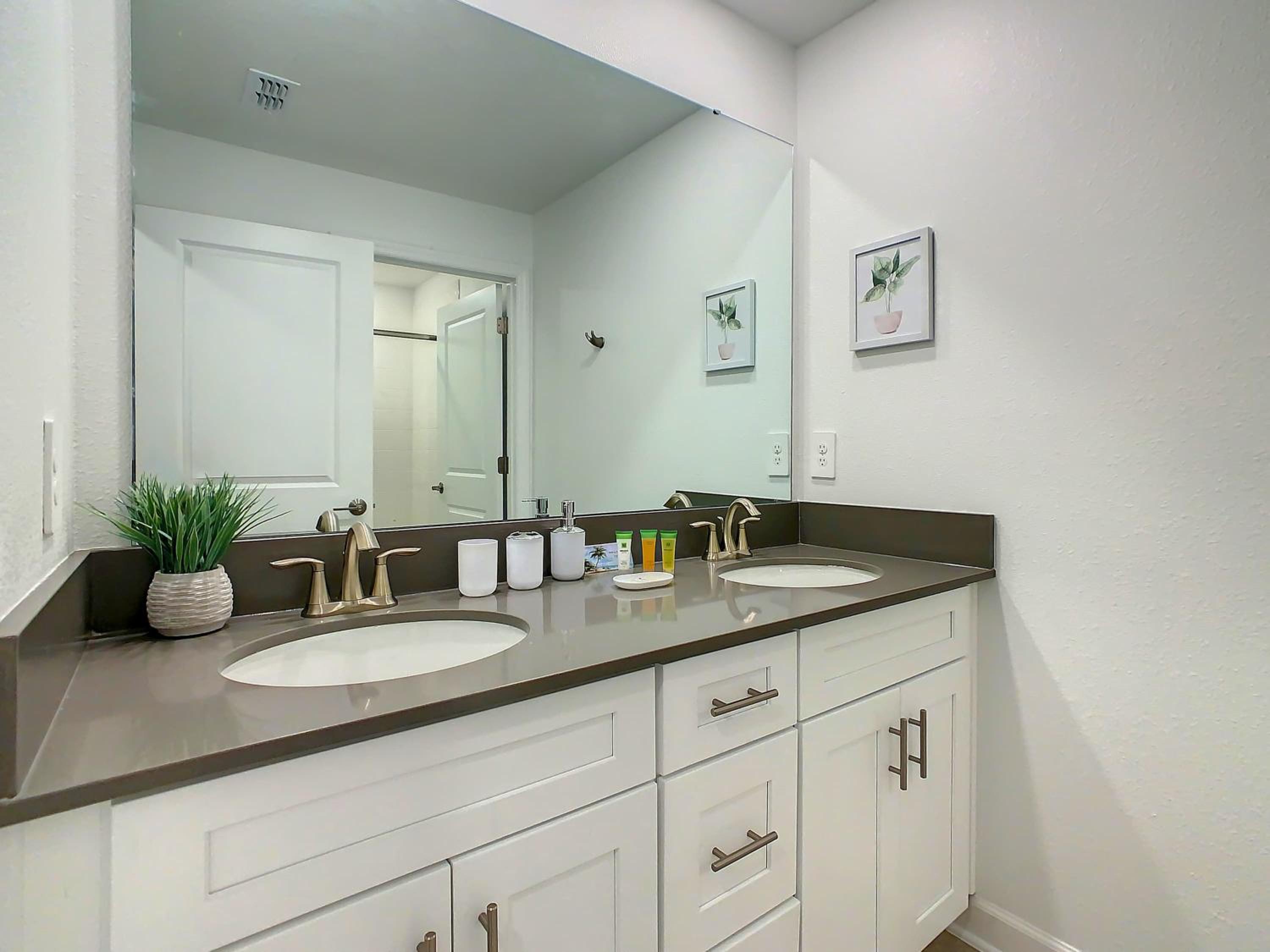 4BR Townhouse with Private Pool near Disney